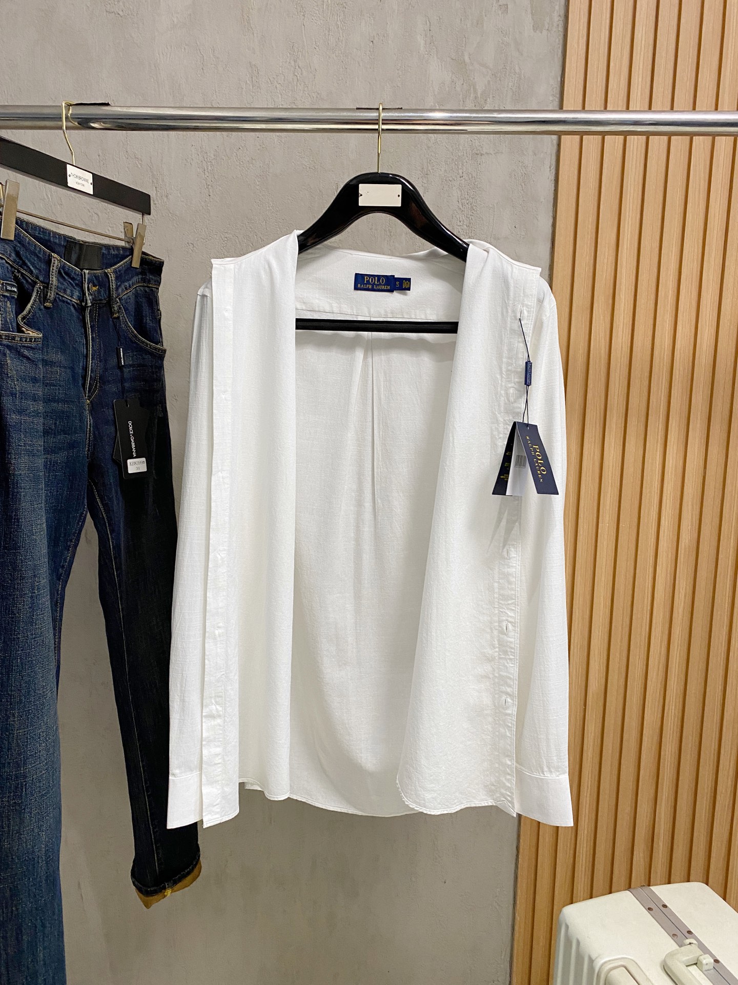 强势上新，新款不断！！！新款衬衫，高级面料高级做工，顶级品质！！！S一XXLS穿125左右m穿140左右