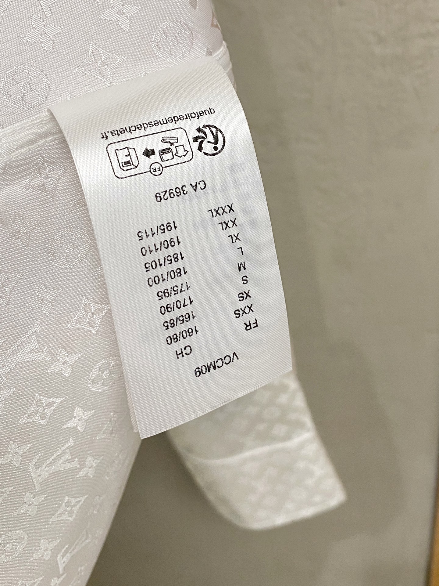 强势上新，新款不断！！！新款衬衫，高级面料高级做工，顶级品质！！！S一XXLS穿125左右m穿140左右