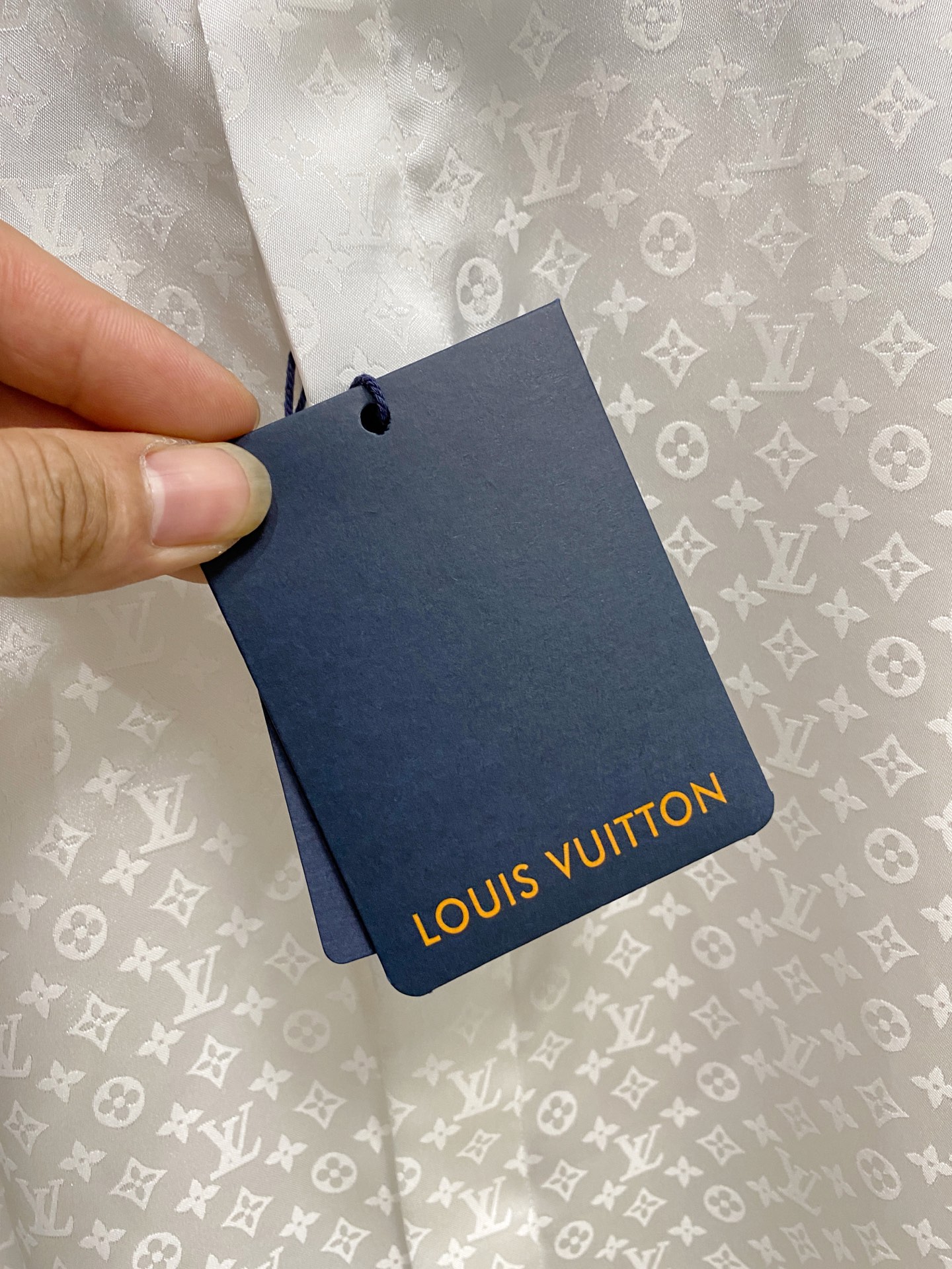 强势上新，新款不断！！！新款衬衫，高级面料高级做工，顶级品质！！！S一XXLS穿125左右m穿140左右