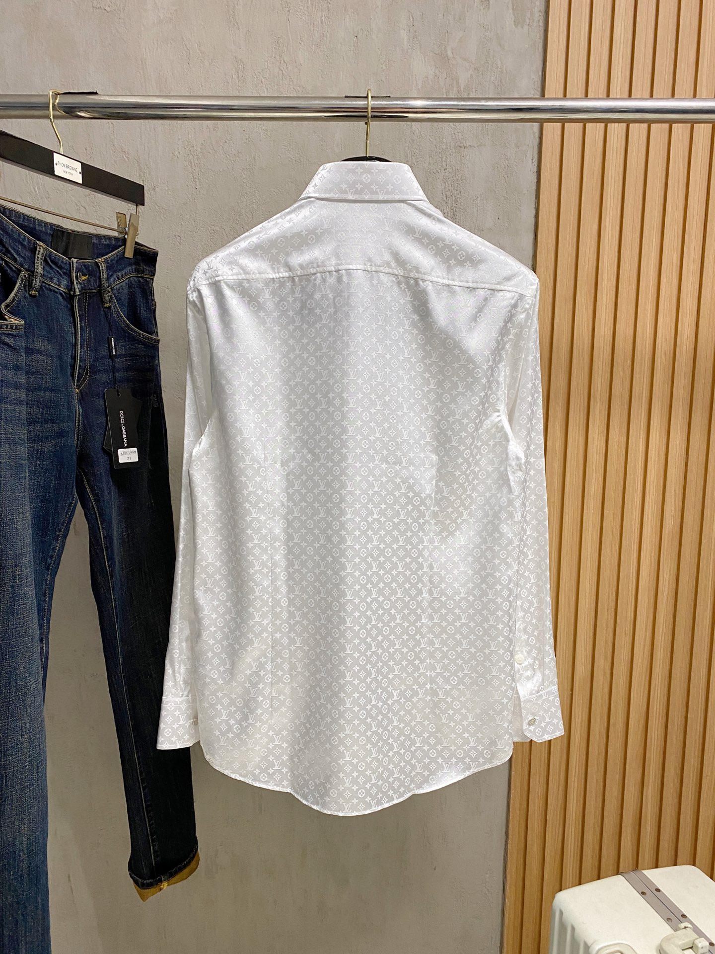 强势上新，新款不断！！！新款衬衫，高级面料高级做工，顶级品质！！！S一XXLS穿125左右m穿140左右