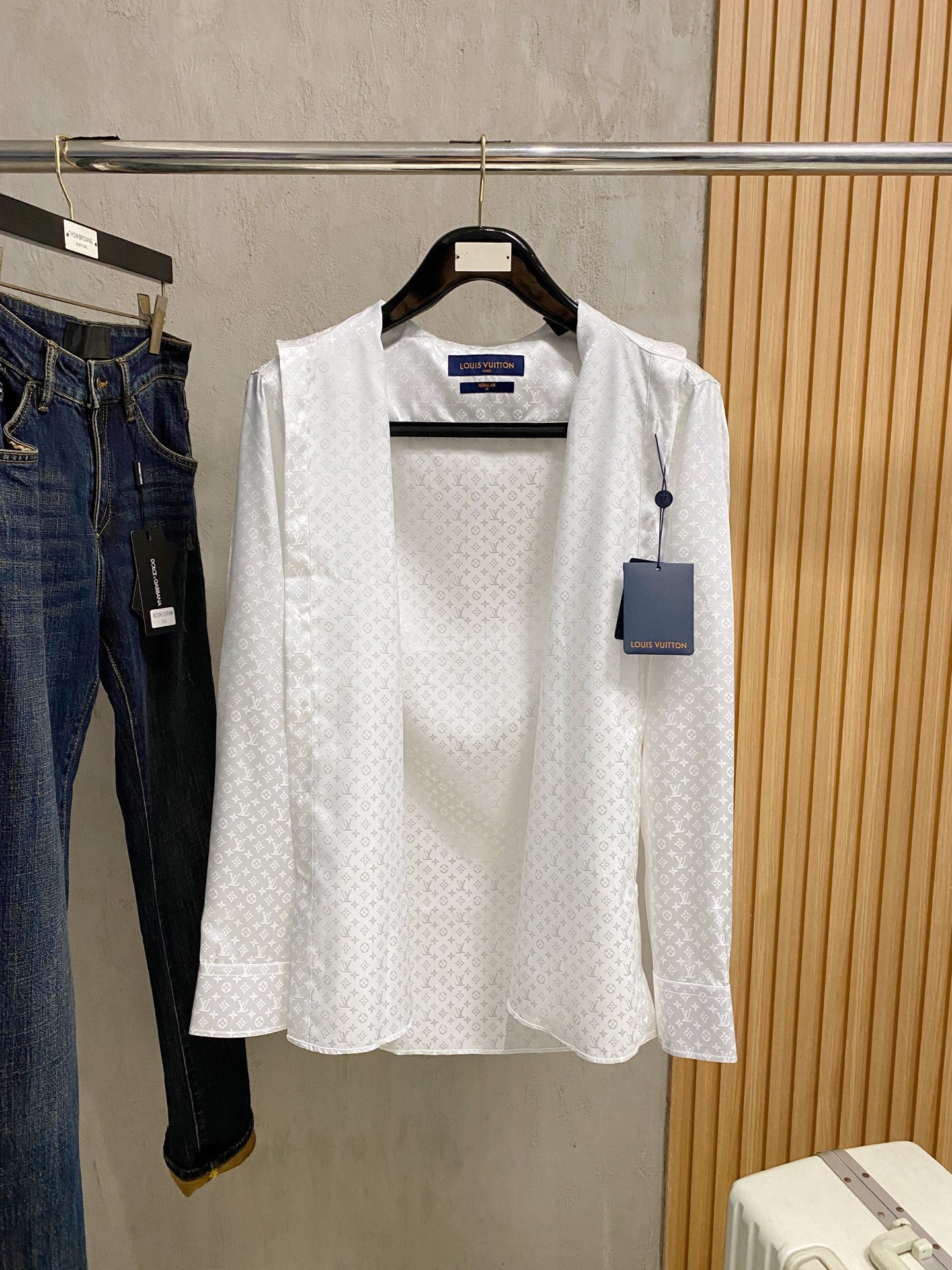 强势上新，新款不断！！！新款衬衫，高级面料高级做工，顶级品质！！！S一XXLS穿125左右m穿140左右