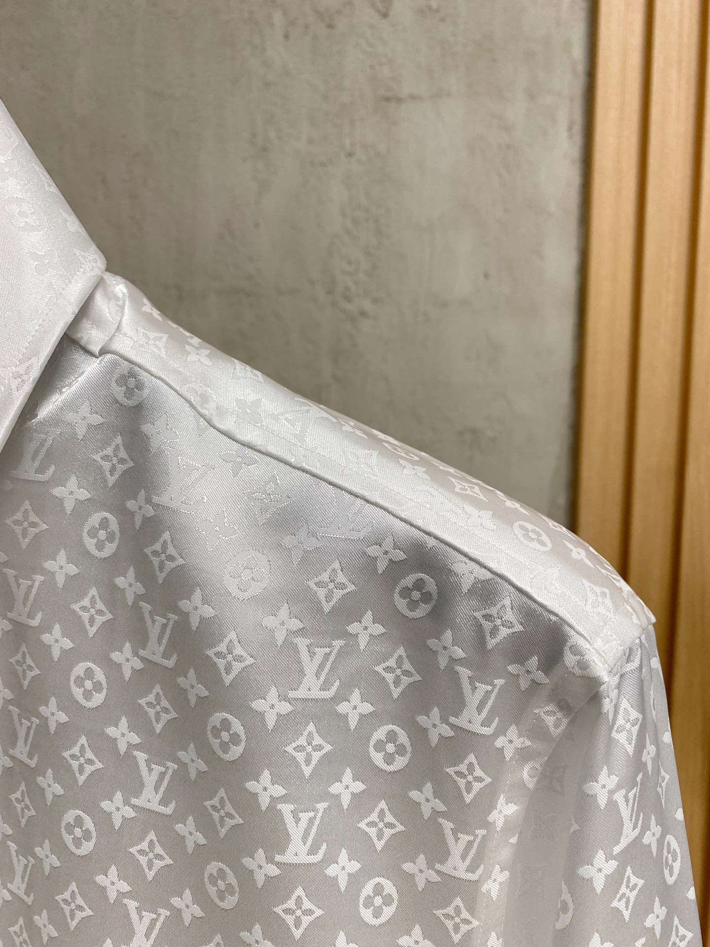 强势上新，新款不断！！！新款衬衫，高级面料高级做工，顶级品质！！！S一XXLS穿125左右m穿140左右