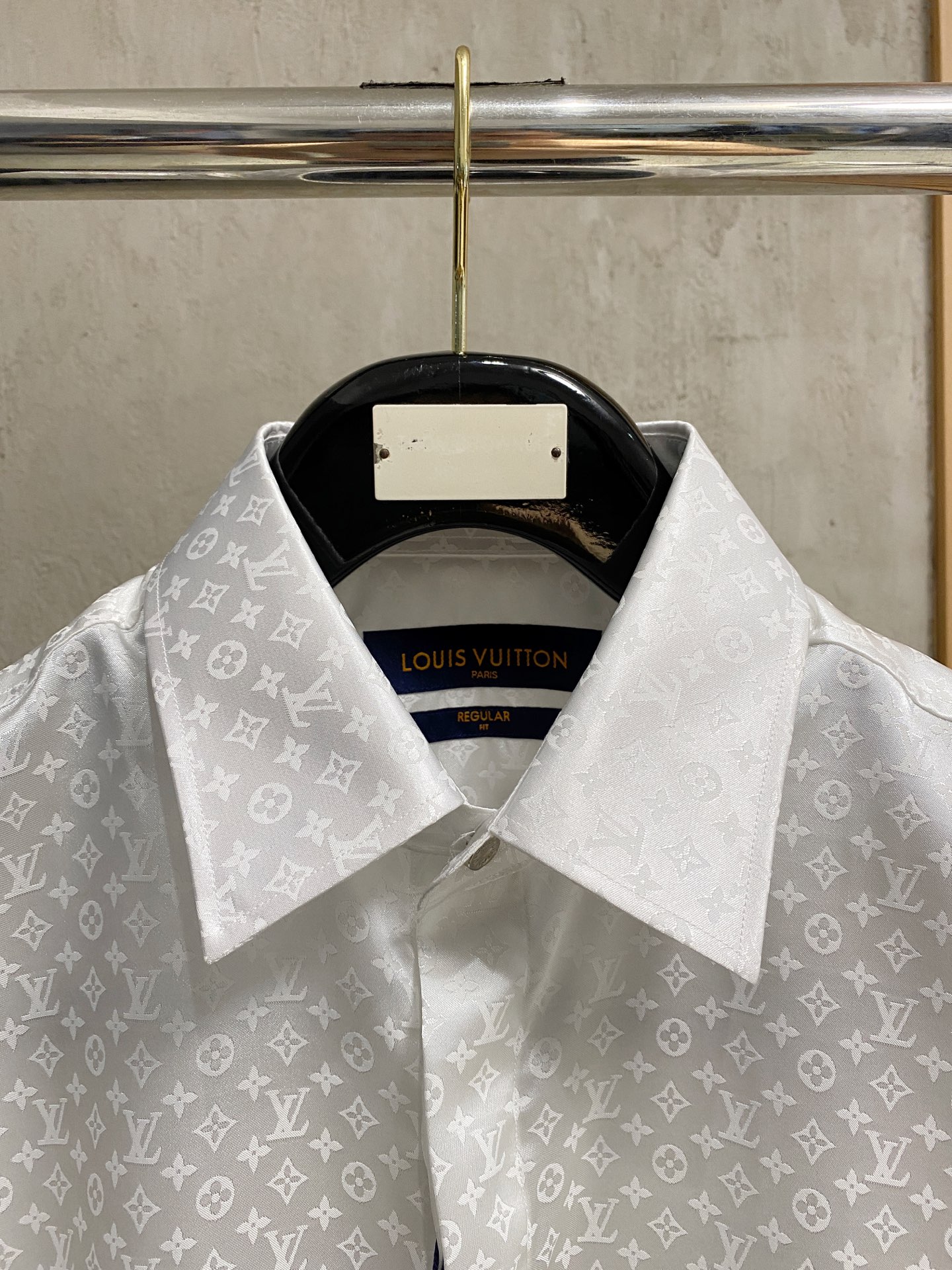 强势上新，新款不断！！！新款衬衫，高级面料高级做工，顶级品质！！！S一XXLS穿125左右m穿140左右