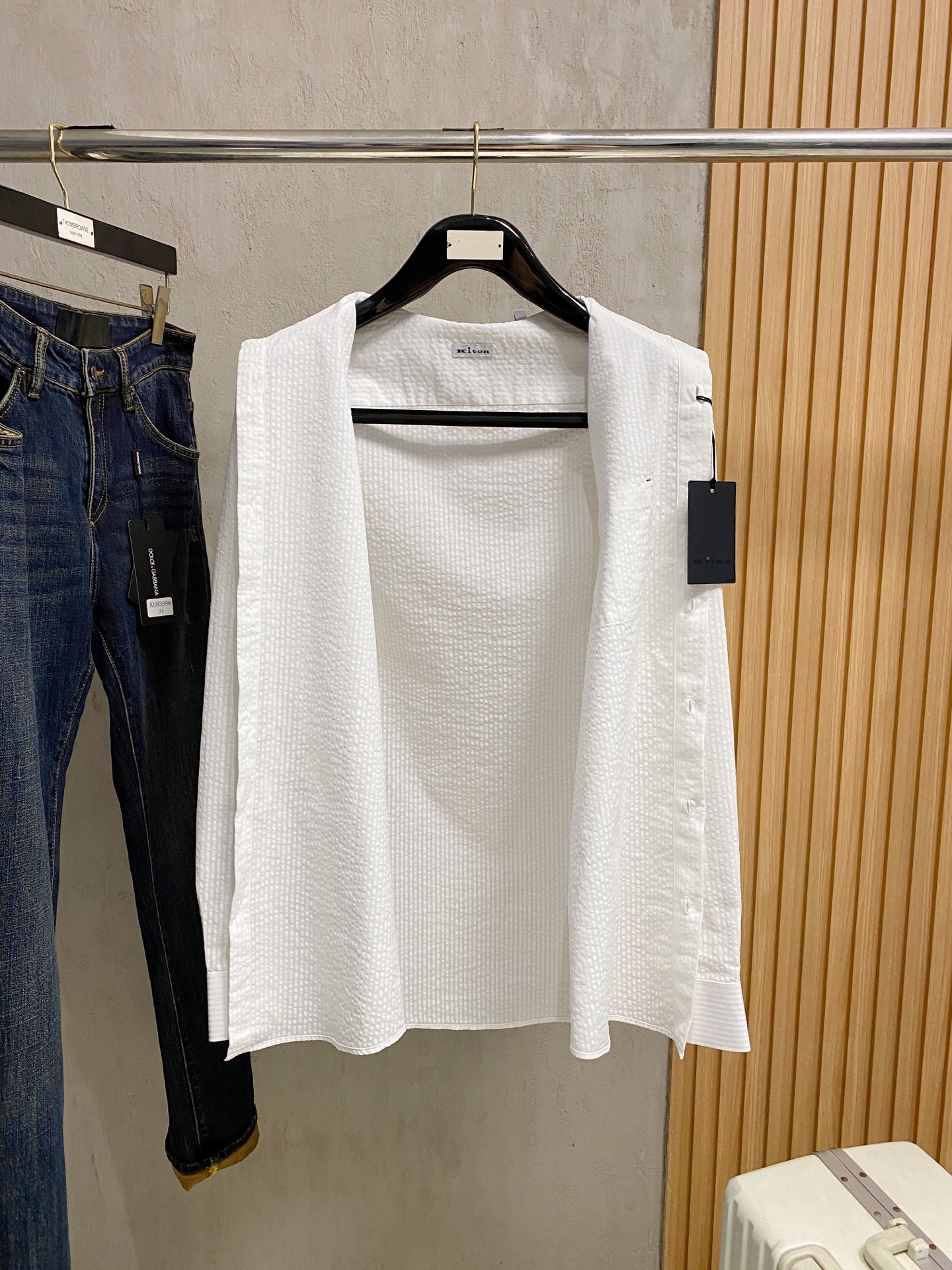 强势上新，新款不断！！！新款衬衫，高级面料高级做工，顶级品质！！！S一XXLS穿125左右m穿140左右