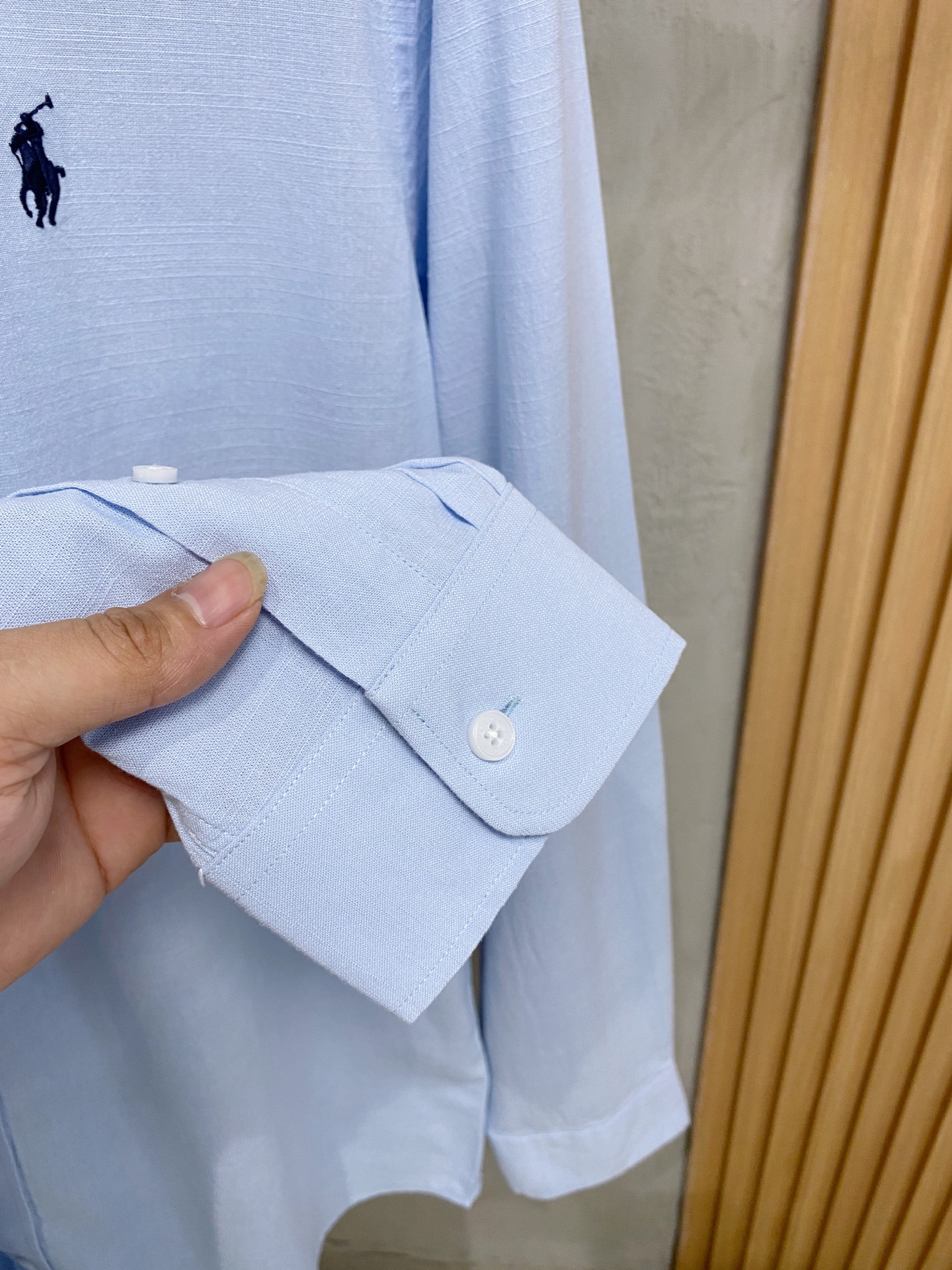 强势上新，新款不断！！！新款衬衫，高级面料高级做工，顶级品质！！！S一XXLS穿125左右m穿140左右