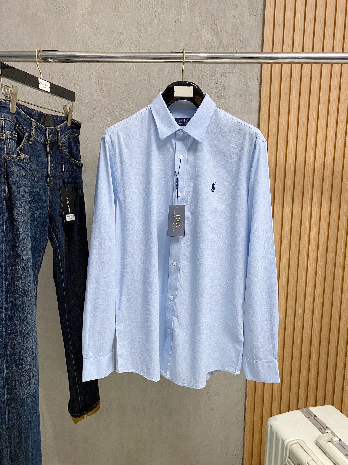 强势上新，新款不断！！！新款衬衫，高级面料高级做工，顶级品质！！！S一XXLS穿125左右m穿140左右