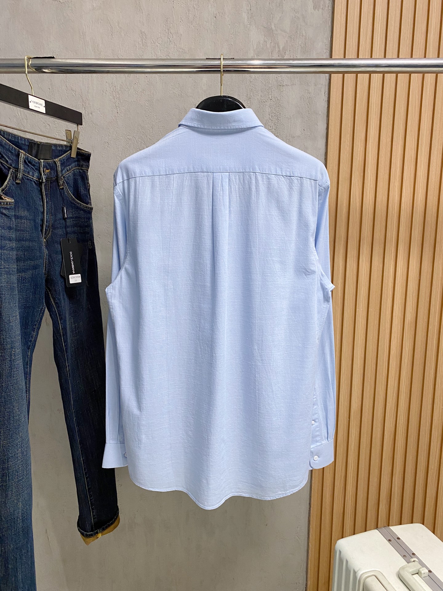 强势上新，新款不断！！！新款衬衫，高级面料高级做工，顶级品质！！！S一XXLS穿125左右m穿140左右