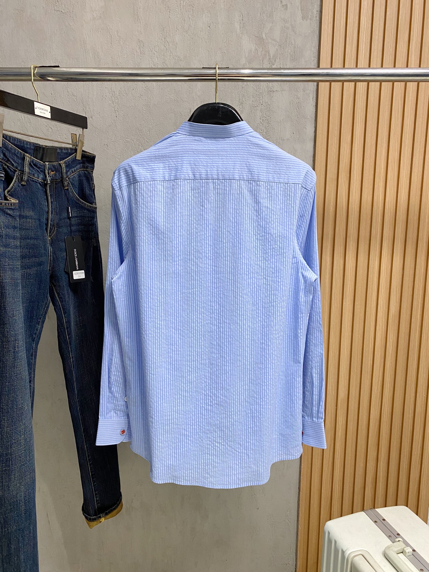 强势上新，新款不断！！！新款衬衫，高级面料高级做工，顶级品质！！！S一XXLS穿125左右m穿140左右