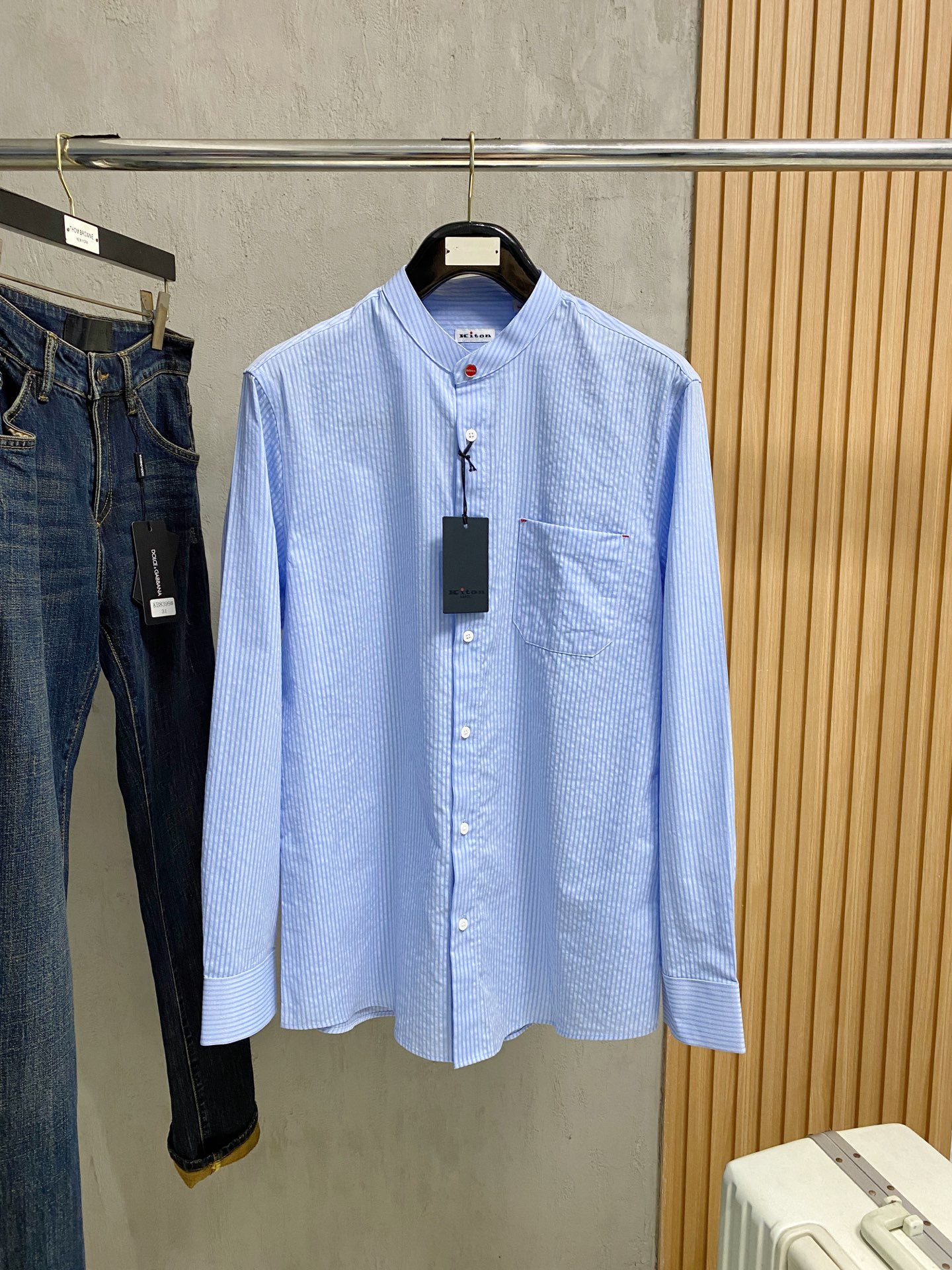 强势上新，新款不断！！！新款衬衫，高级面料高级做工，顶级品质！！！S一XXLS穿125左右m穿140左右