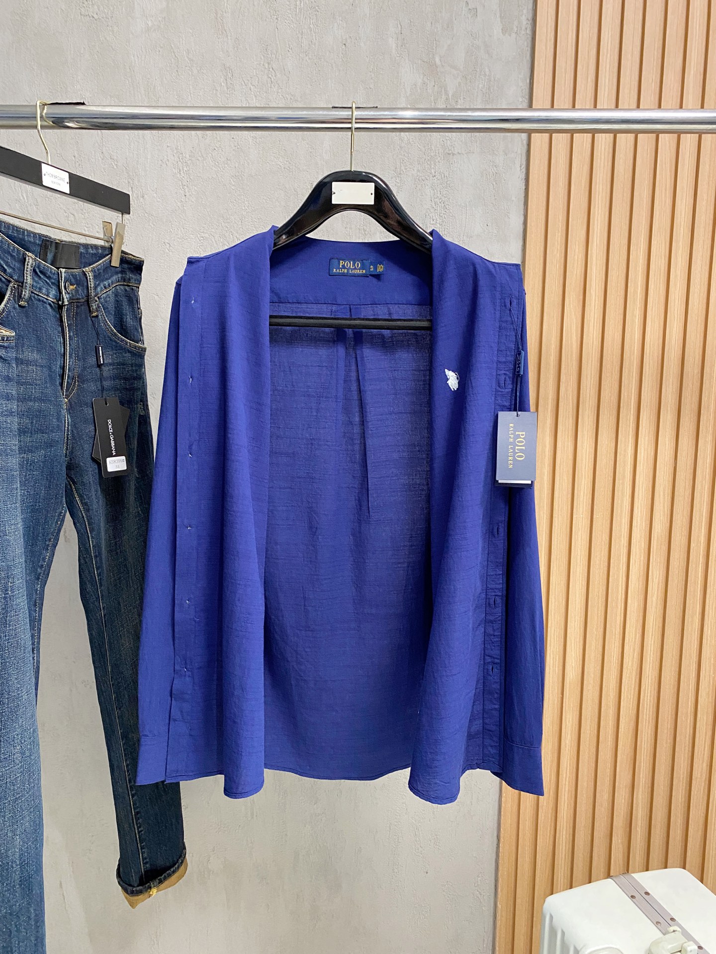 强势上新，新款不断！！！新款衬衫，高级面料高级做工，顶级品质！！！S一XXLS穿125左右m穿140左右