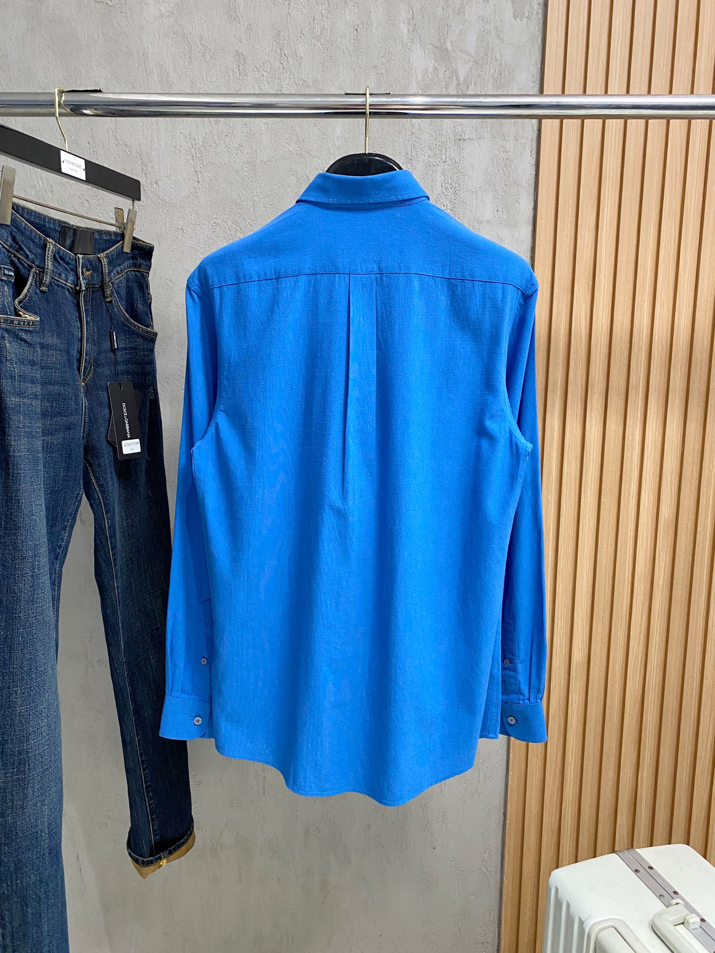 强势上新，新款不断！！！新款衬衫，高级面料高级做工，顶级品质！！！S一XXLS穿125左右m穿140左右