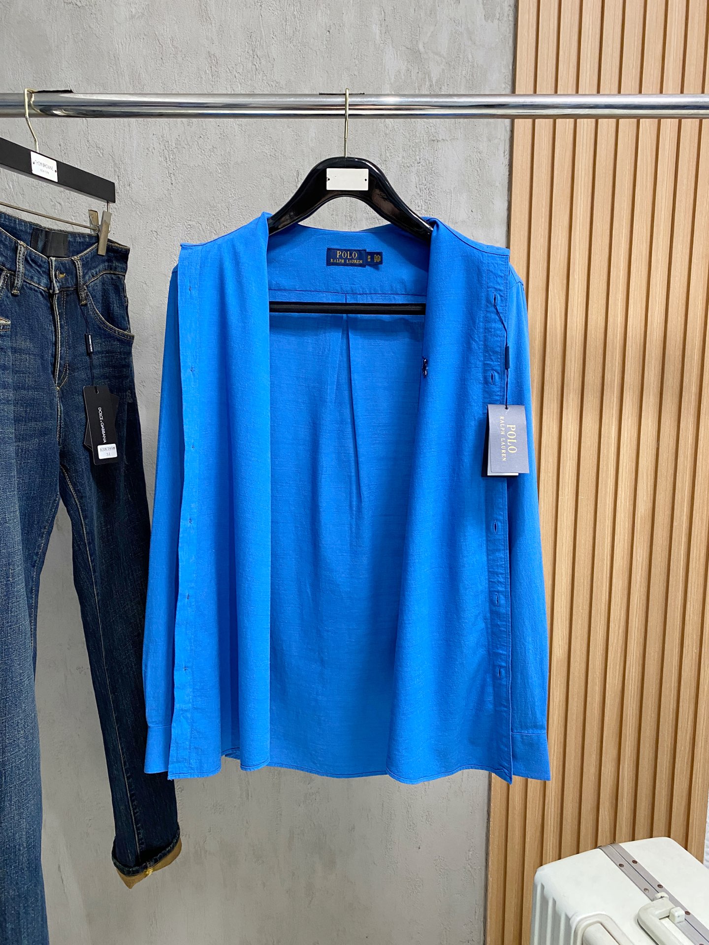 强势上新，新款不断！！！新款衬衫，高级面料高级做工，顶级品质！！！S一XXLS穿125左右m穿140左右