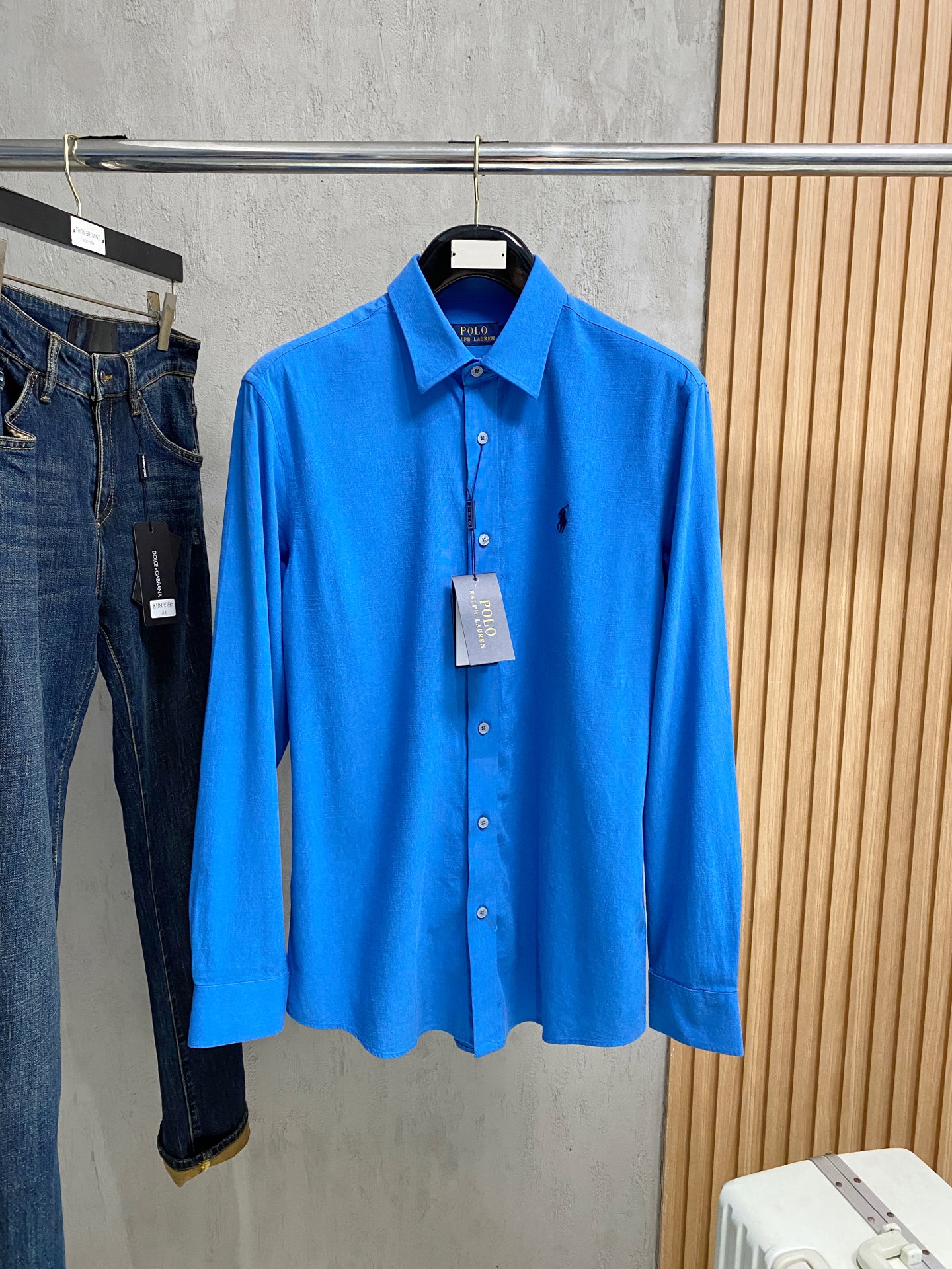 强势上新，新款不断！！！新款衬衫，高级面料高级做工，顶级品质！！！S一XXLS穿125左右m穿140左右