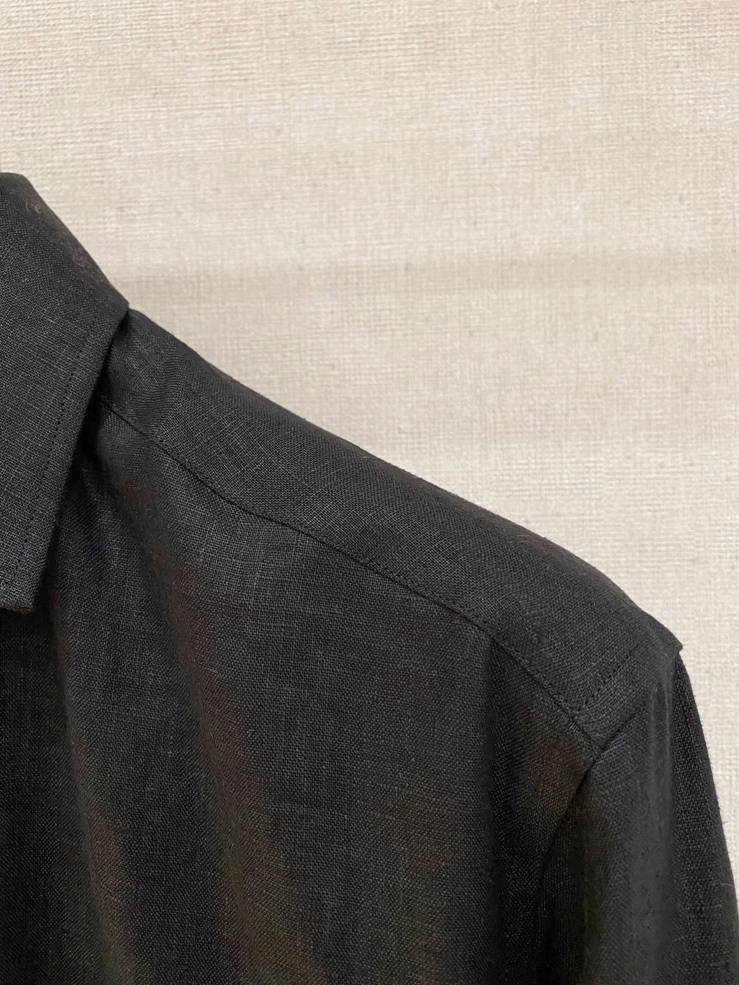 长袖P，lP🆕轻盈雅致，长袖亚麻衬衫——25年春夏日里的温柔守候短袖衬衫，臻品定制系列的材质、精湛的工艺