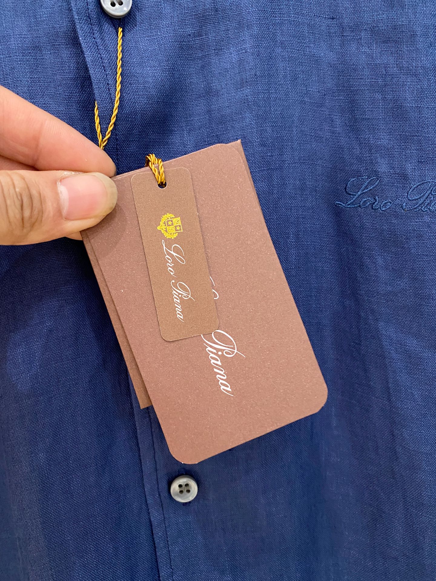 长袖P，lP🆕轻盈雅致，长袖亚麻衬衫——25年春夏日里的温柔守候短袖衬衫，臻品定制系列的材质、精湛的工艺