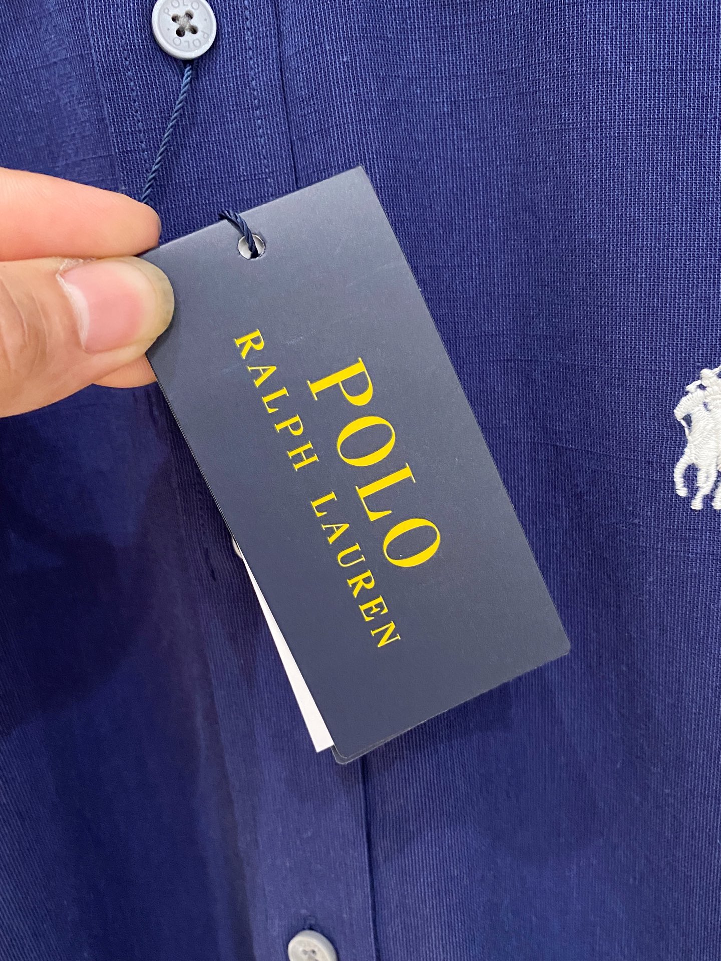 补单出货
设计上沿袭了一贯滴现代极简主义基调，将意式的都市高贵格调发挥到极致，整体造型干净利落，无任何多