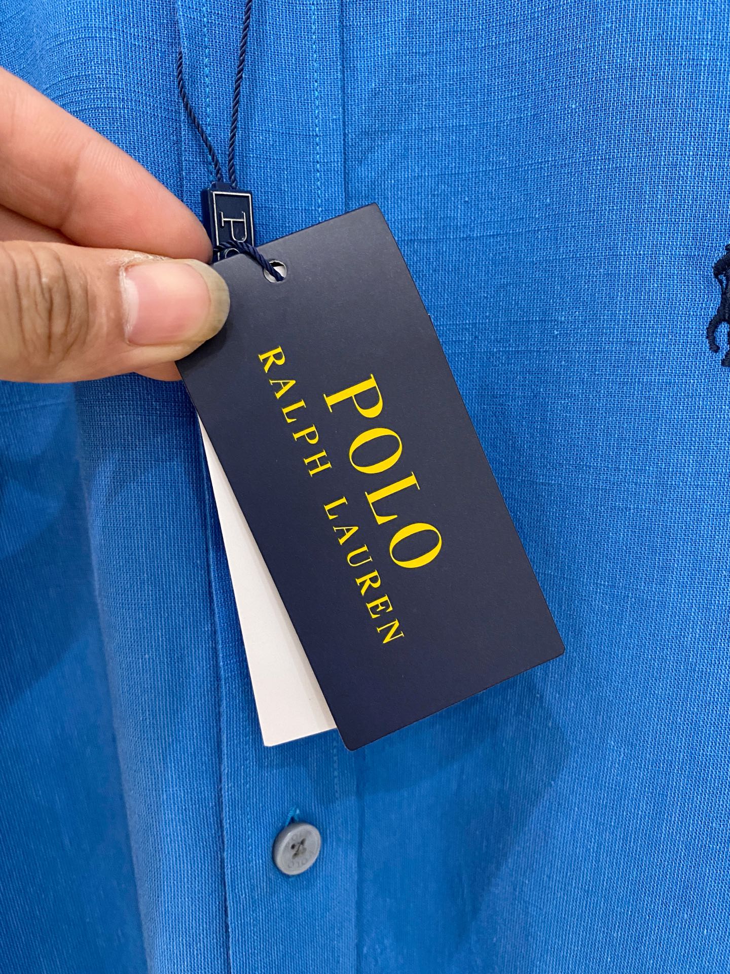 补单出货，
设计上沿袭了一贯滴现代极简主义基调，将意式的都市高贵格调发挥到极致，整体造型干净利落，无任何