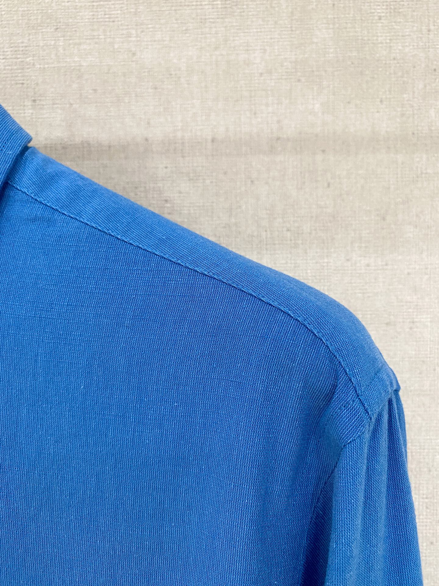 补单出货，
设计上沿袭了一贯滴现代极简主义基调，将意式的都市高贵格调发挥到极致，整体造型干净利落，无任何