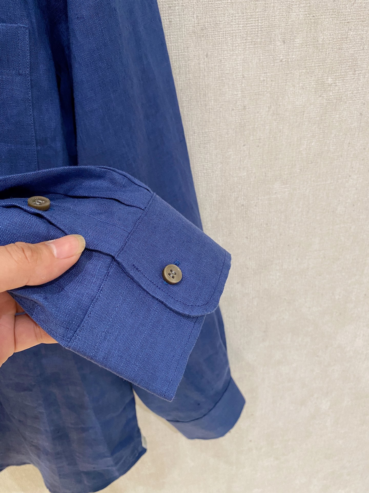 长袖P，lP🆕轻盈雅致，长袖亚麻衬衫——25年春夏日里的温柔守候短袖衬衫，臻品定制系列的材质、精湛的工艺