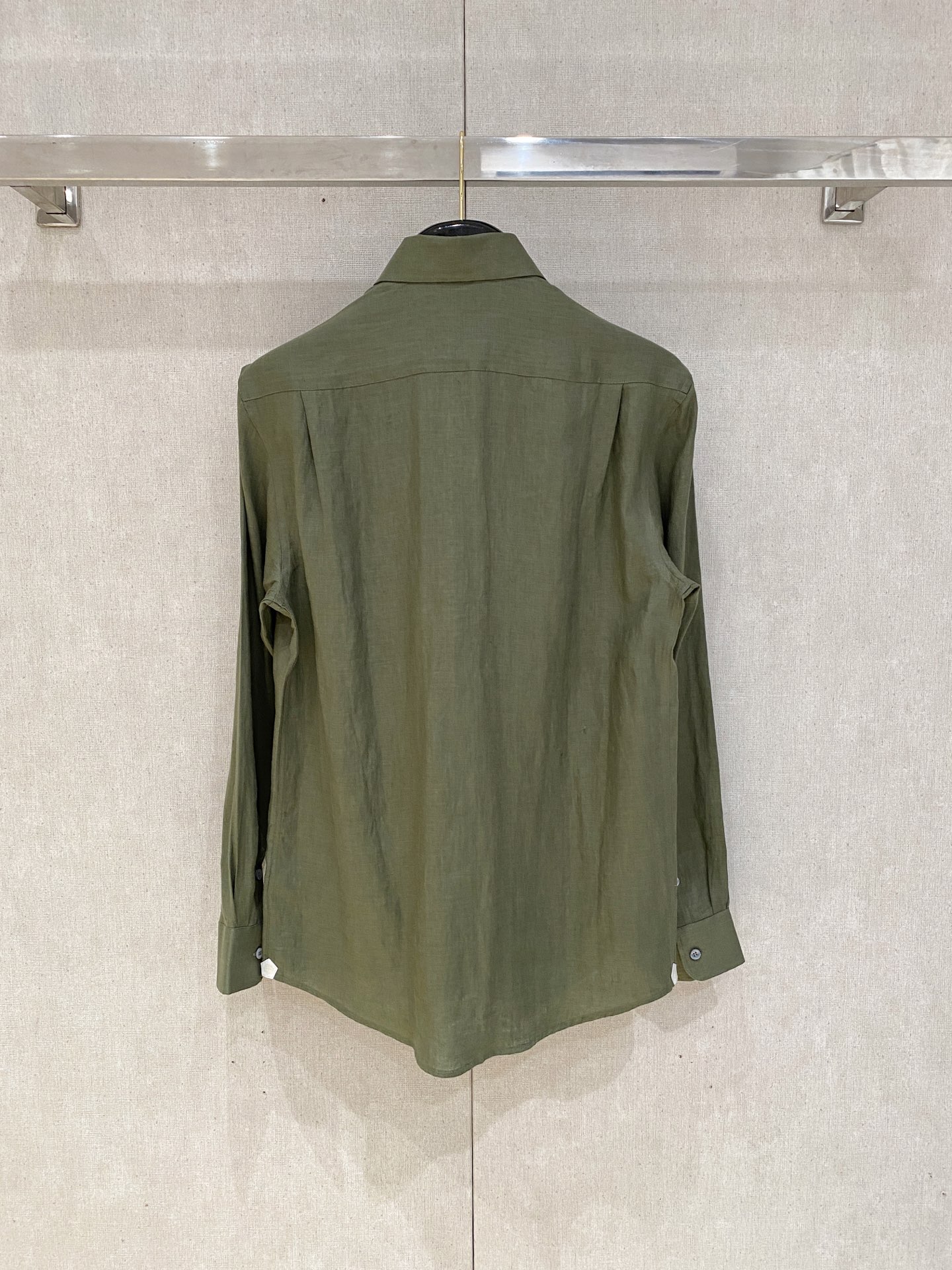 长袖P，lP🆕轻盈雅致，长袖亚麻衬衫——25年春夏日里的温柔守候短袖衬衫，臻品定制系列的材质、精湛的工艺