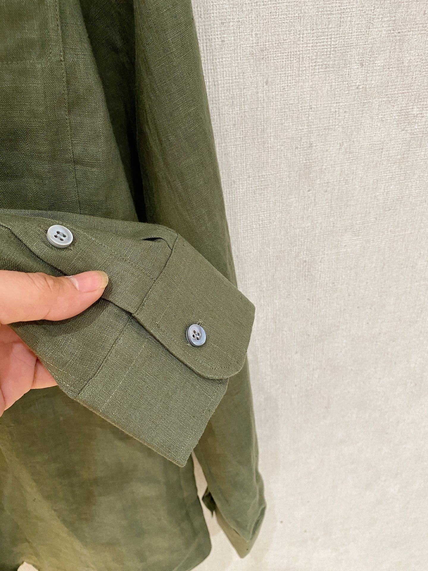 长袖P，lP🆕轻盈雅致，长袖亚麻衬衫——25年春夏日里的温柔守候短袖衬衫，臻品定制系列的材质、精湛的工艺