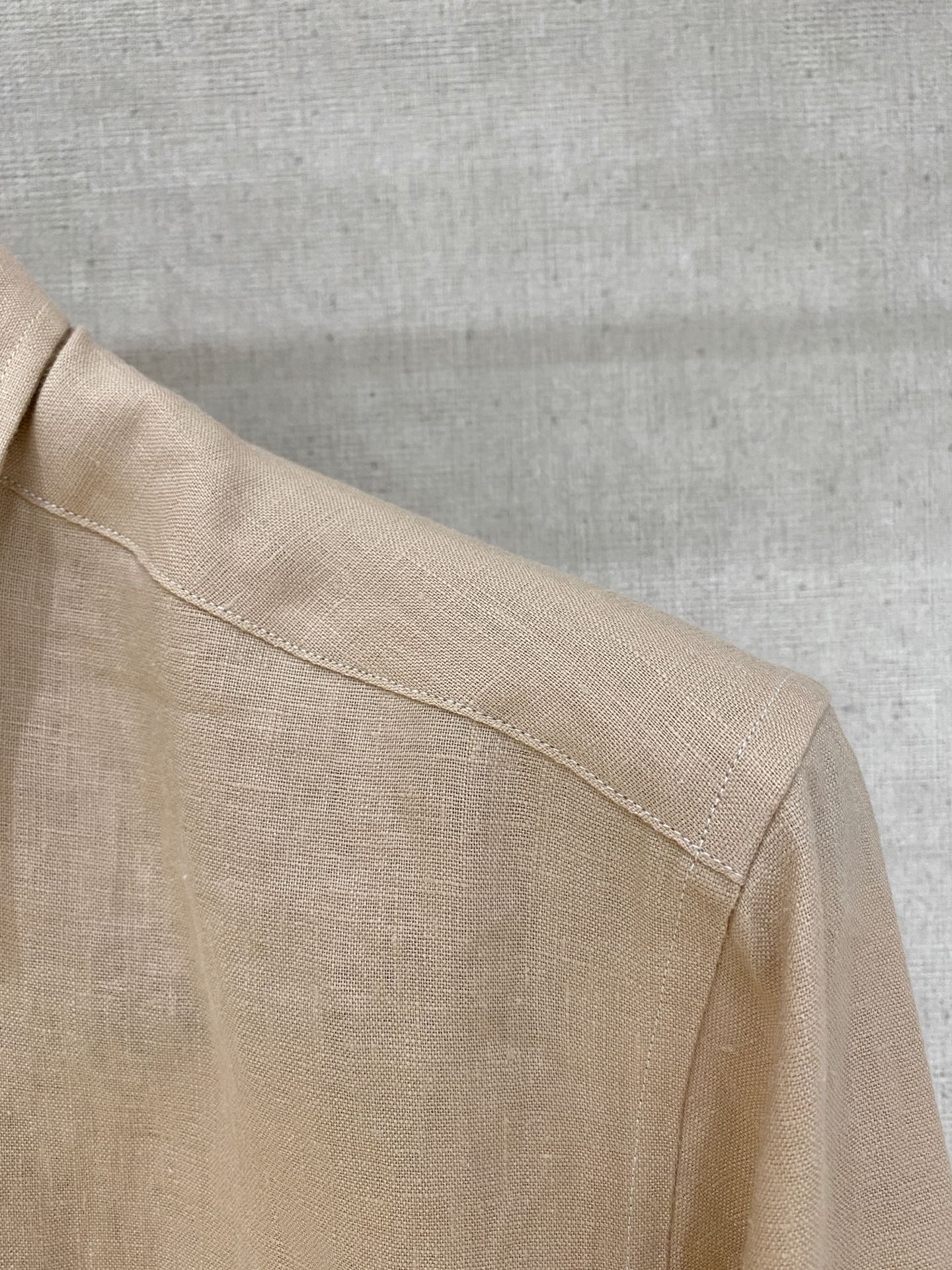 长袖P，lP🆕轻盈雅致，长袖亚麻衬衫——25年春夏日里的温柔守候短袖衬衫，臻品定制系列的材质、精湛的工艺