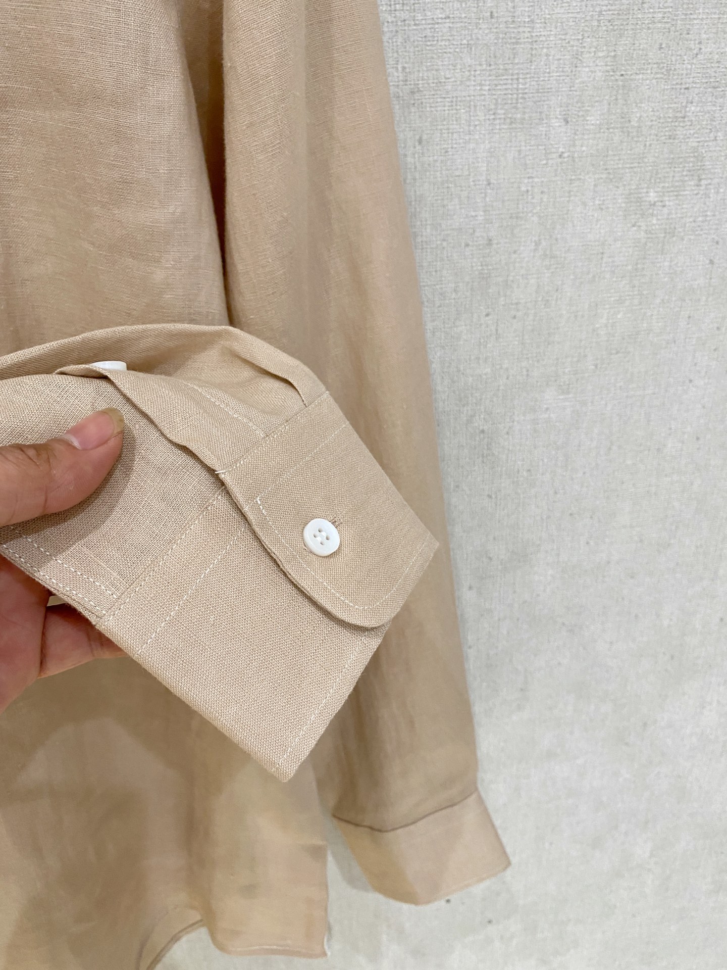 长袖P，lP🆕轻盈雅致，长袖亚麻衬衫——25年春夏日里的温柔守候短袖衬衫，臻品定制系列的材质、精湛的工艺