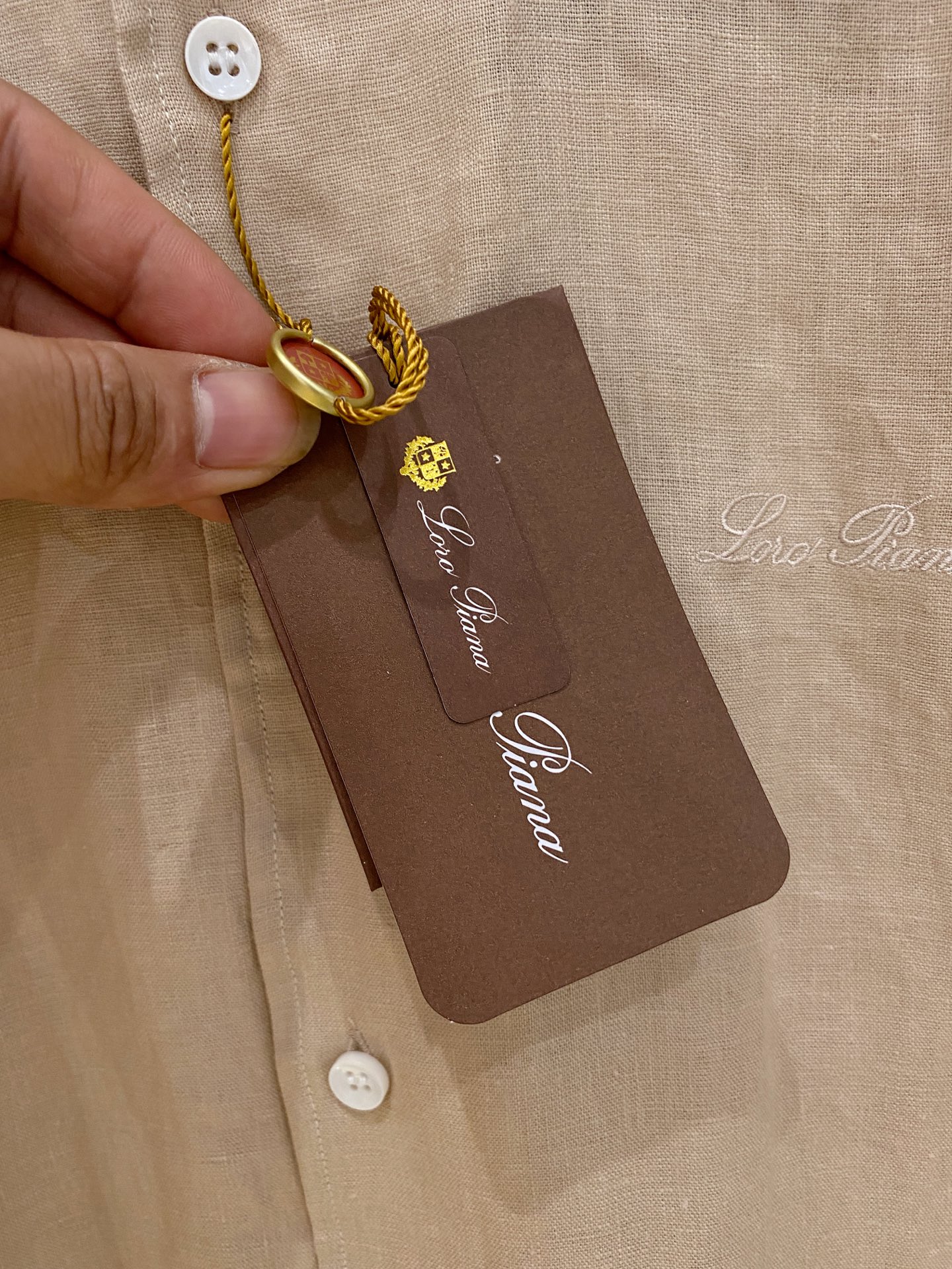 长袖P，lP🆕轻盈雅致，长袖亚麻衬衫——25年春夏日里的温柔守候短袖衬衫，臻品定制系列的材质、精湛的工艺