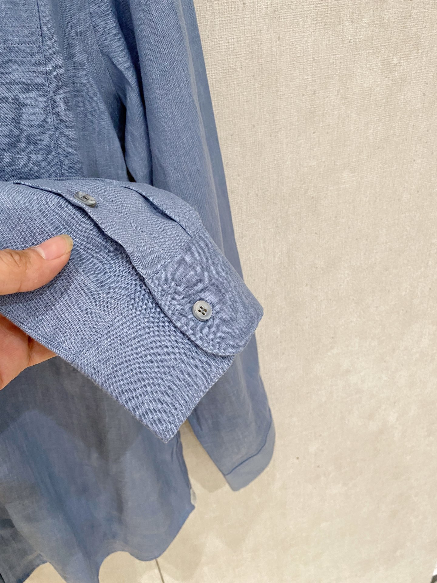 长袖P，lP🆕轻盈雅致，长袖亚麻衬衫——25年春夏日里的温柔守候短袖衬衫，臻品定制系列的材质、精湛的工艺