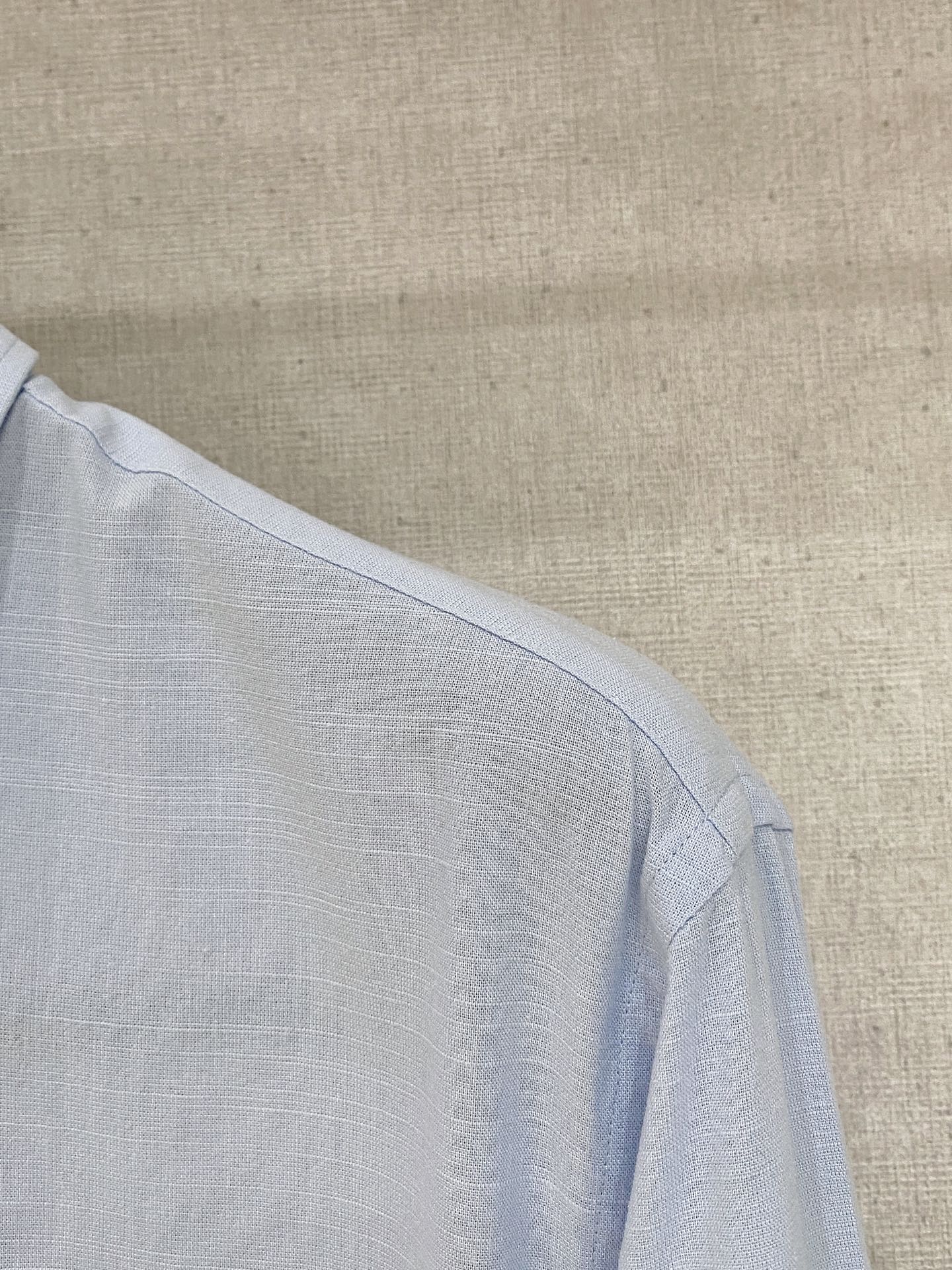 补单出货，
设计上沿袭了一贯滴现代极简主义基调，将意式的都市高贵格调发挥到极致，整体造型干净利落，无任何