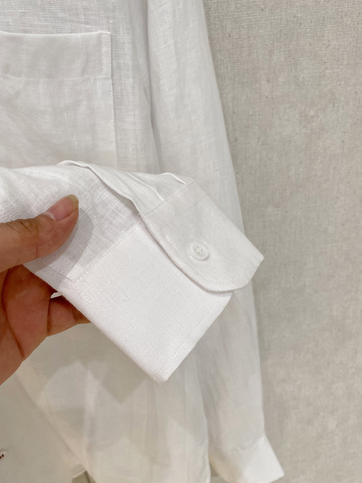 长袖P，lP🆕轻盈雅致，长袖亚麻衬衫——25年春夏日里的温柔守候短袖衬衫，臻品定制系列的材质、精湛的工艺