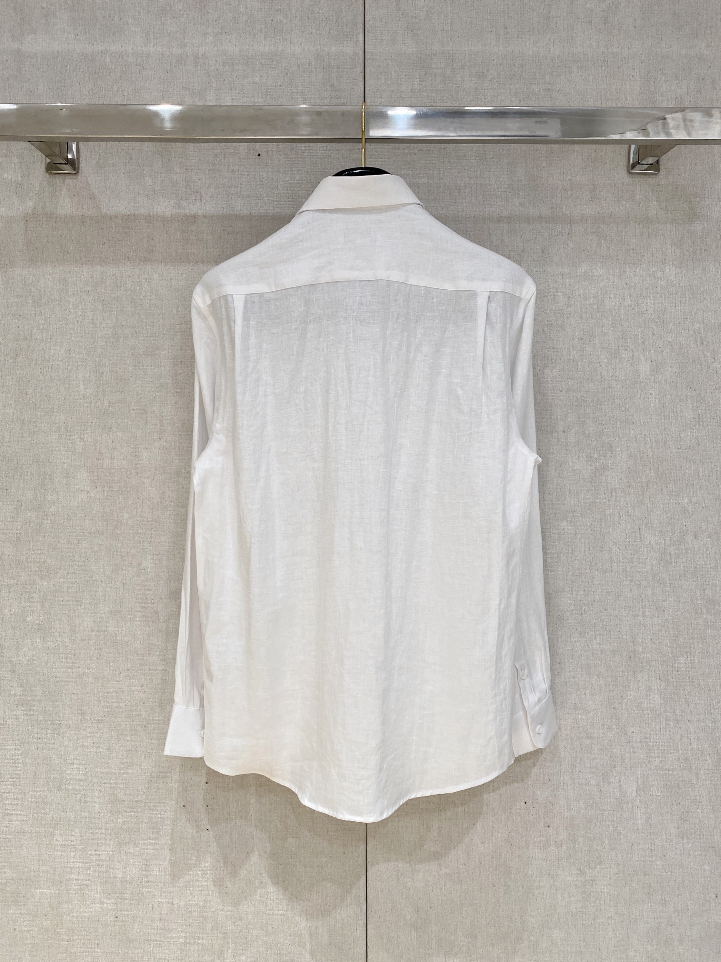 长袖P，lP🆕轻盈雅致，长袖亚麻衬衫——25年春夏日里的温柔守候短袖衬衫，臻品定制系列的材质、精湛的工艺