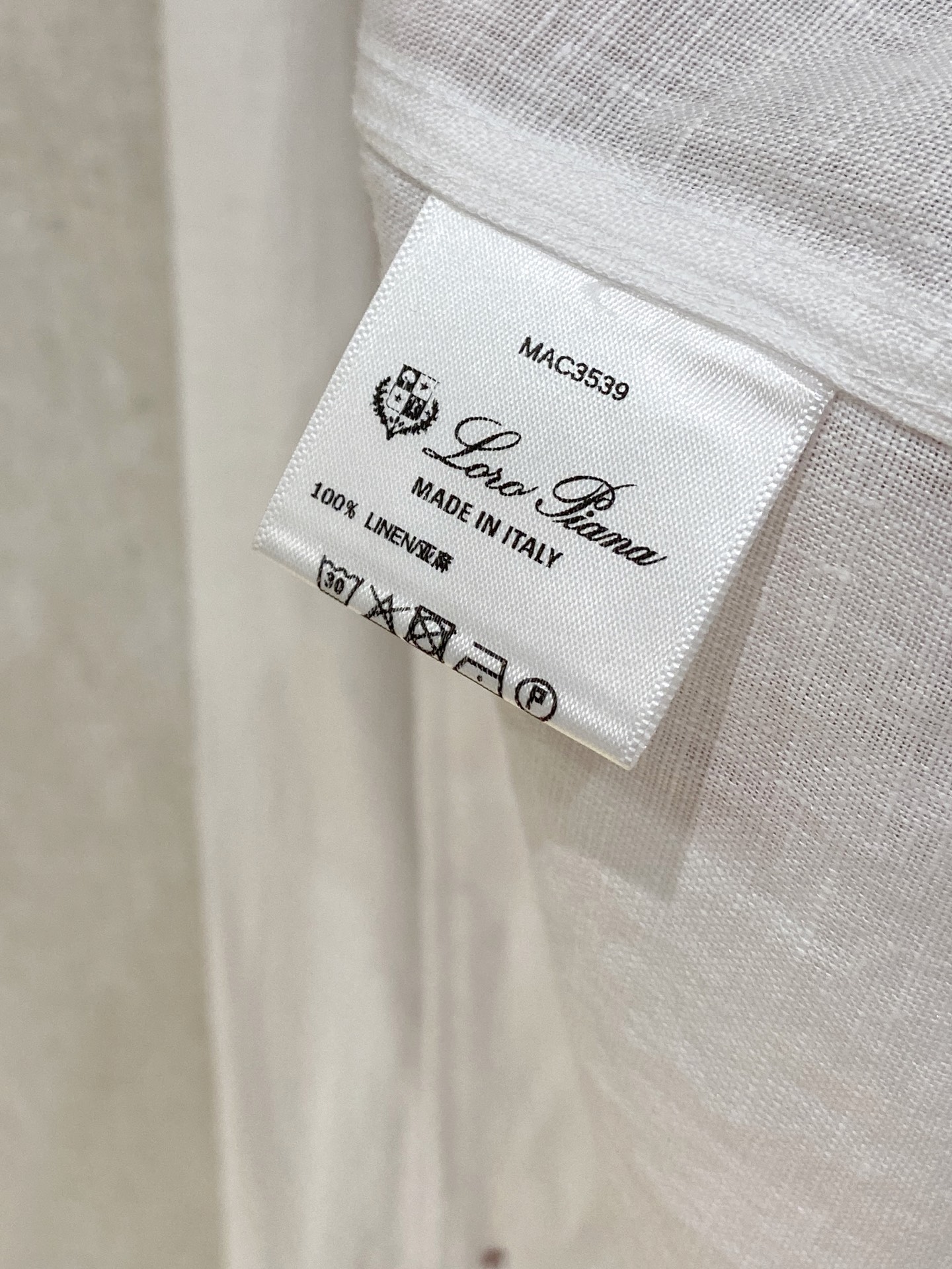 长袖P，lP🆕轻盈雅致，长袖亚麻衬衫——25年春夏日里的温柔守候短袖衬衫，臻品定制系列的材质、精湛的工艺