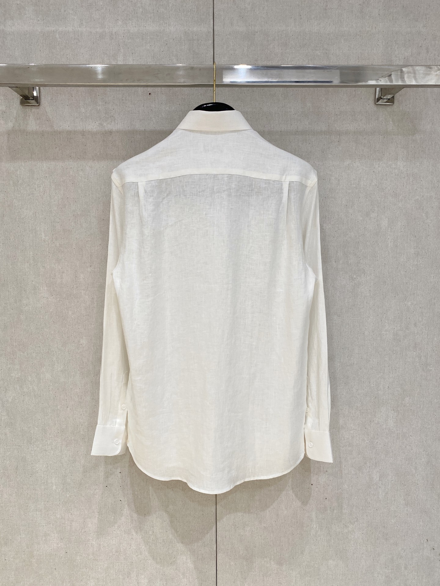 长袖P，lP🆕轻盈雅致，长袖亚麻衬衫——25年春夏日里的温柔守候短袖衬衫，臻品定制系列的材质、精湛的工艺