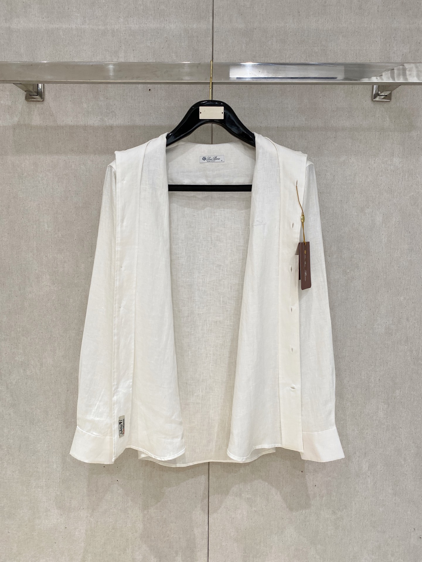 长袖P，lP🆕轻盈雅致，长袖亚麻衬衫——25年春夏日里的温柔守候短袖衬衫，臻品定制系列的材质、精湛的工艺