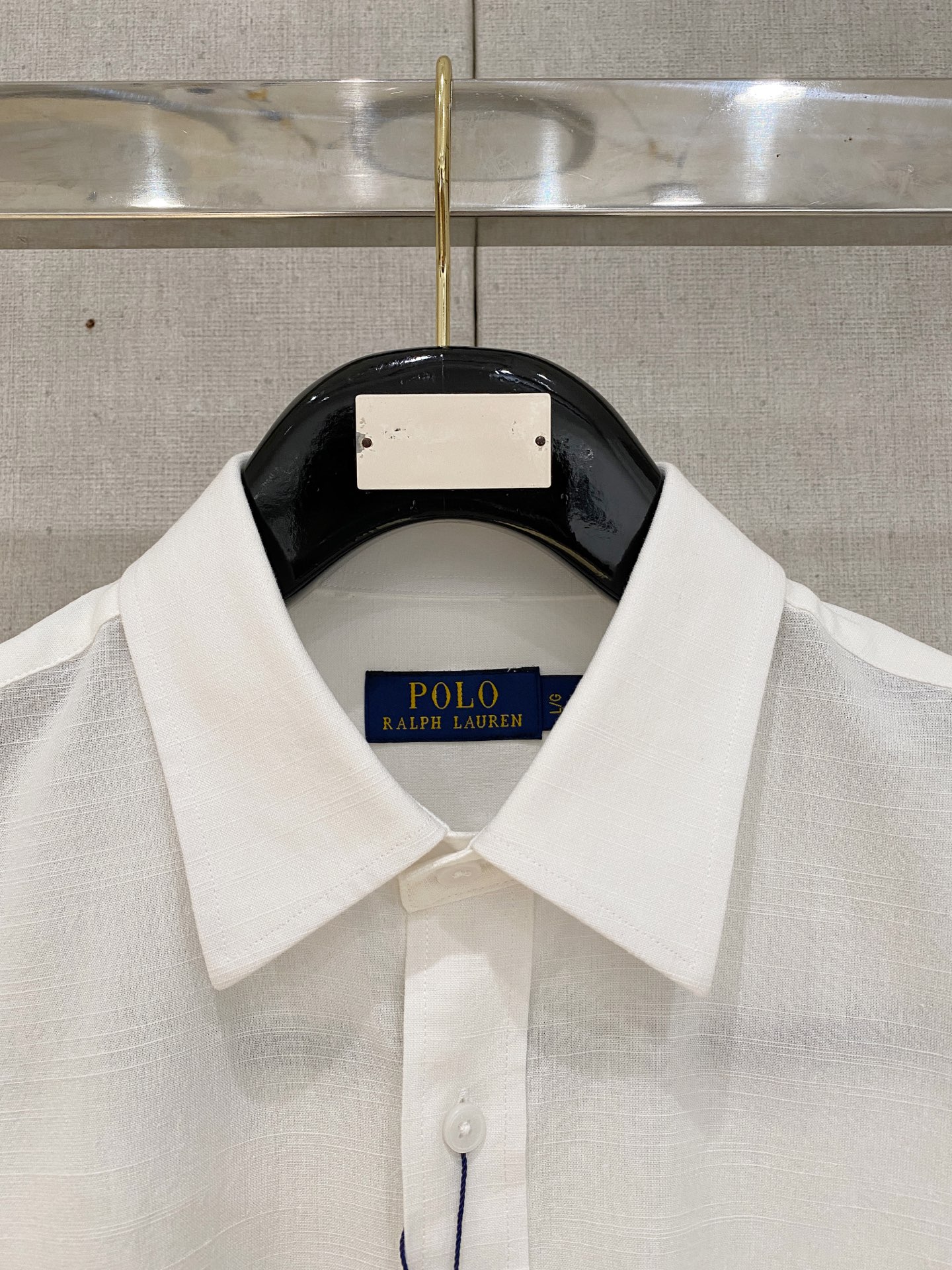 补单出货，
设计上沿袭了一贯滴现代极简主义基调，将意式的都市高贵格调发挥到极致，整体造型干净利落，无任何