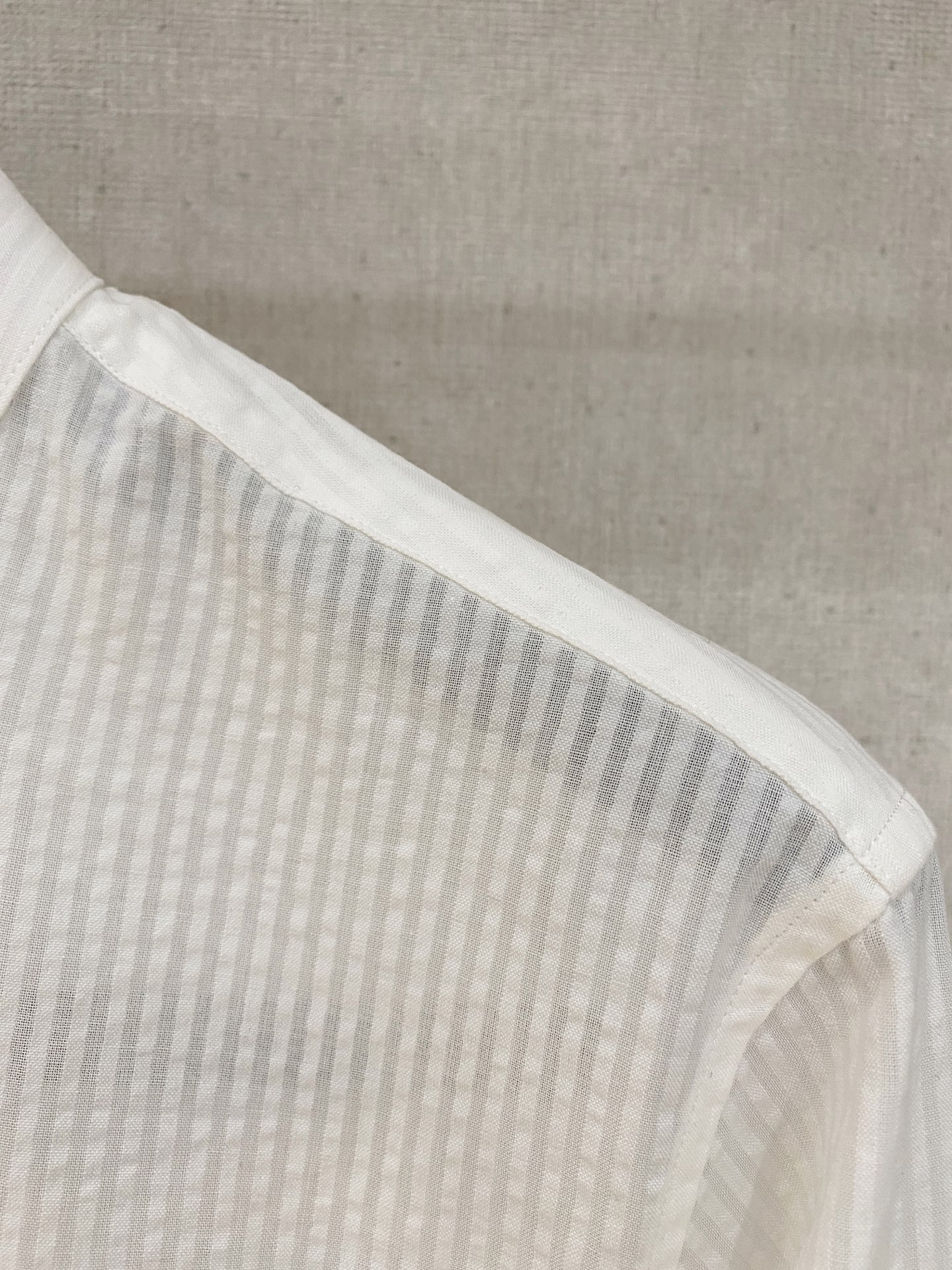 补单出货
设计上沿袭了一贯滴现代极简主义基调，将意式的都市高贵格调发挥到极致，整体造型干净利落，无任何多