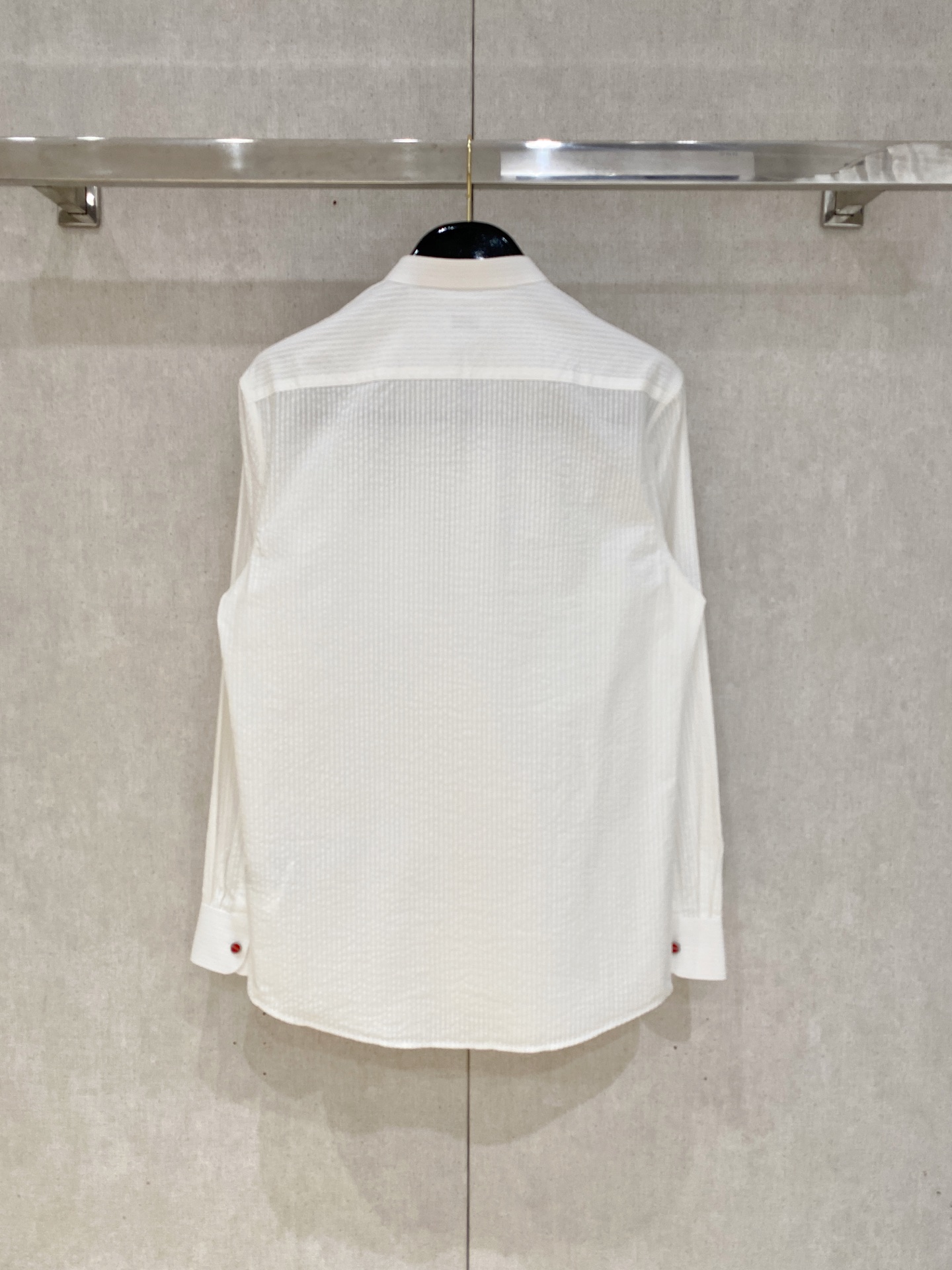 补单出货
设计上沿袭了一贯滴现代极简主义基调，将意式的都市高贵格调发挥到极致，整体造型干净利落，无任何多