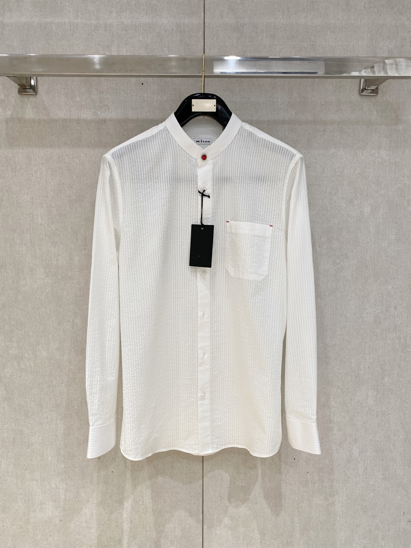 NO:428271,As summer approaches, men's wardrobes have also begun to usher in a new round of seasonal updates. In this vibrant and vibrant season, a simple but stylish bubble yarn shirt is undoubtedly the best choice for business men. We strive to present every high-end imported shirt fabric, perfect color and power, an excellent part of the high-end customized shirt industry, and constantly create new colors, new texture, new beauty and integrated high-end business men's elegant shirts. Imported shirt brand fabric, classic LEGGIUNO fit style, exquisite details, elegant and stylish upper body. Size, SMLXLXXL 020,,shirts,alexander wang19860909随着夏日的脚步渐近,男士们的衣橱也开始迎来了新一轮的换季更新.在这个充满生机与活力的季节里,一件简约而不失格调的泡泡纱衬衫,无疑是商务男士们的不二之选. 努力呈现每一件高级进口衬衫面料,完美的色彩与力量,高级定制衬衫行业优秀的一份子,不断塑造新的色彩新的质感新的美感与一体化的高级商务男士雅致衬衫. 进口衬衫品牌面料,经典LEGGIUNO 合身版型,细节精湛,上身优雅有型.尺码,SMLXLXXL 020,,shirts,alexander wang,Men's clothing