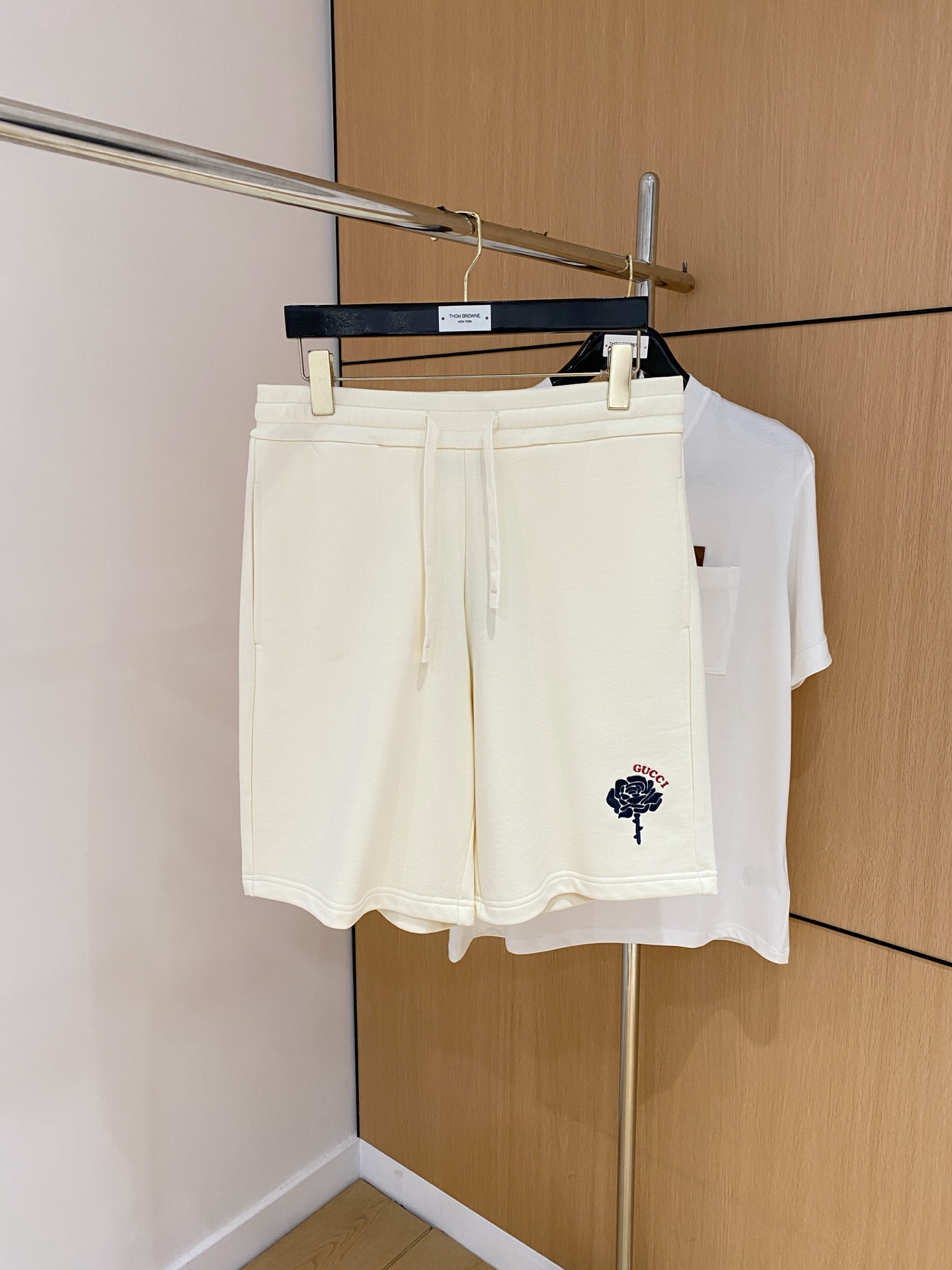 NO:473896,Gucci's new spring and summer 2025 casual shorts!  The official website is released simultaneously. Customized brand classic logo, customized fabric, excellent comfort, strong hand touch. Extremely recognizable, perfect quality craftsmanship. Size S-Xl, gucci, shorts, alexander wang19860909古驰2025春夏新款休闲短裤！官网同步发售.定制品牌经典LOGO,定制面料,舒适度极好,手触感强烈.辨识度极高,完美品相工艺. 尺码S-Xl,,gucci,shorts,alexander wang,Men's clothing