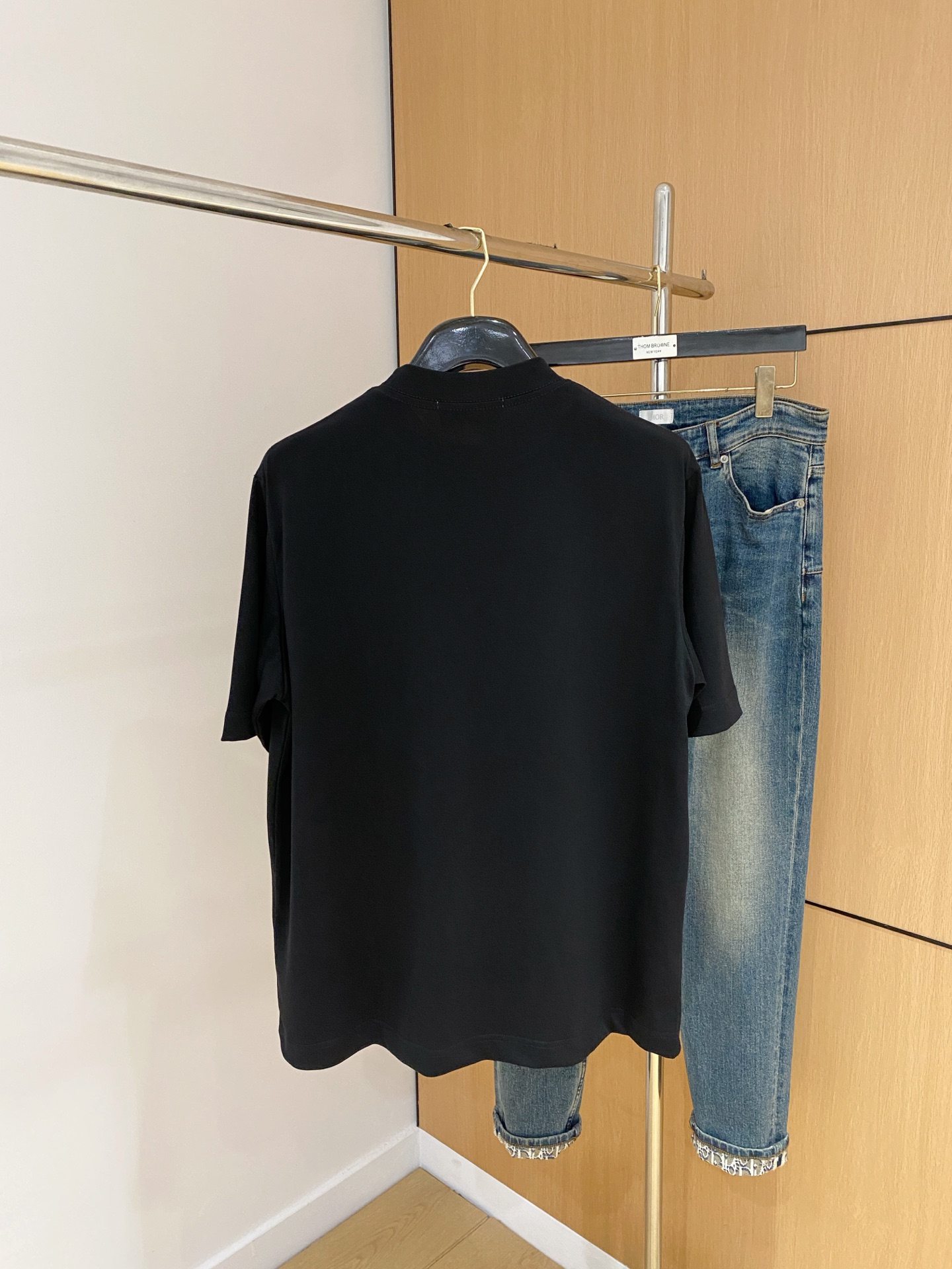 Louis Vuitton Summer T-Shirt: Unique Artistic Design, Comfortable Cotton Blend 10 i1750343059351 8933 0 6