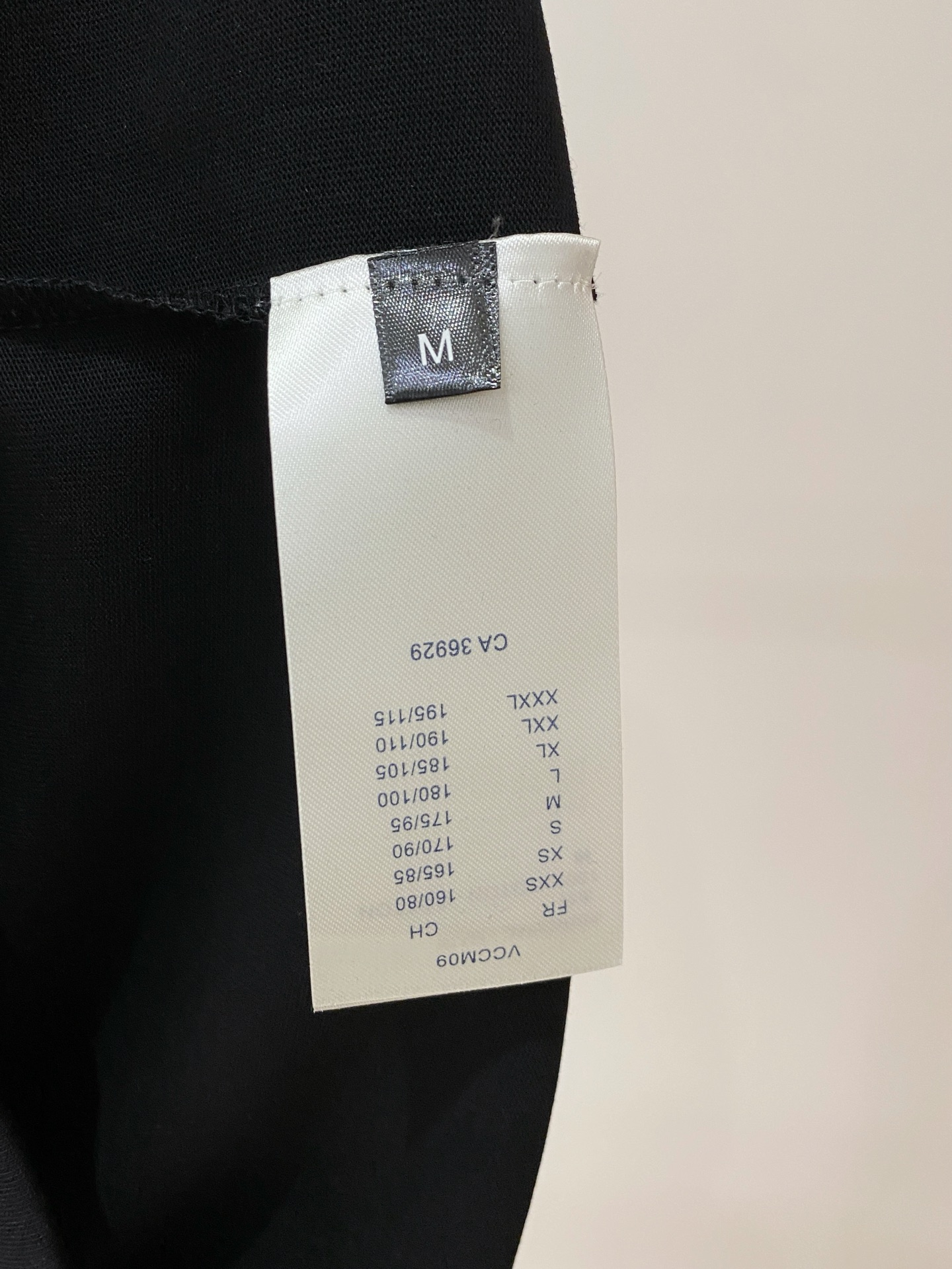 Louis Vuitton Summer T-Shirt: Unique Artistic Design, Comfortable Cotton Blend 9 i1750343060268 935 0 5