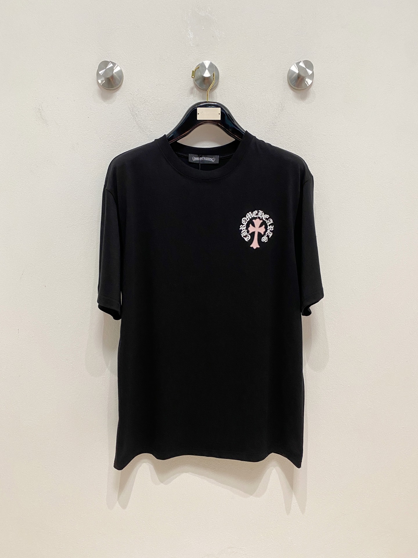 NO:424159,Croxin's new summer short-sleeved T-shirt, the personalized art series exclusively released on the entire network. The versatile details are perfectly processed and pure cotton fabric is very exquisite. Original fabric. The same high-end version of the internet celebrity celebrity. The high-quality feel is very comfortable. Fashion and personality. A super versatile and beautiful look for men and women. S-Xl, chrome hearts, T-shirt, tees, t-shirt, alexander wang.19860909克罗心夏季新款短袖T恤,个性艺术系列全网独家首发 百搭款细节处理完美纯棉面料十分精致 原版面料 网红明星同款高版本 高品质手感非常舒服 时尚又个性 超级百搭好看的一款男女同款颜色S-Xl,,chrome hearts,T-shirt,tees，t-shirt,alexander wang,Men's clothing