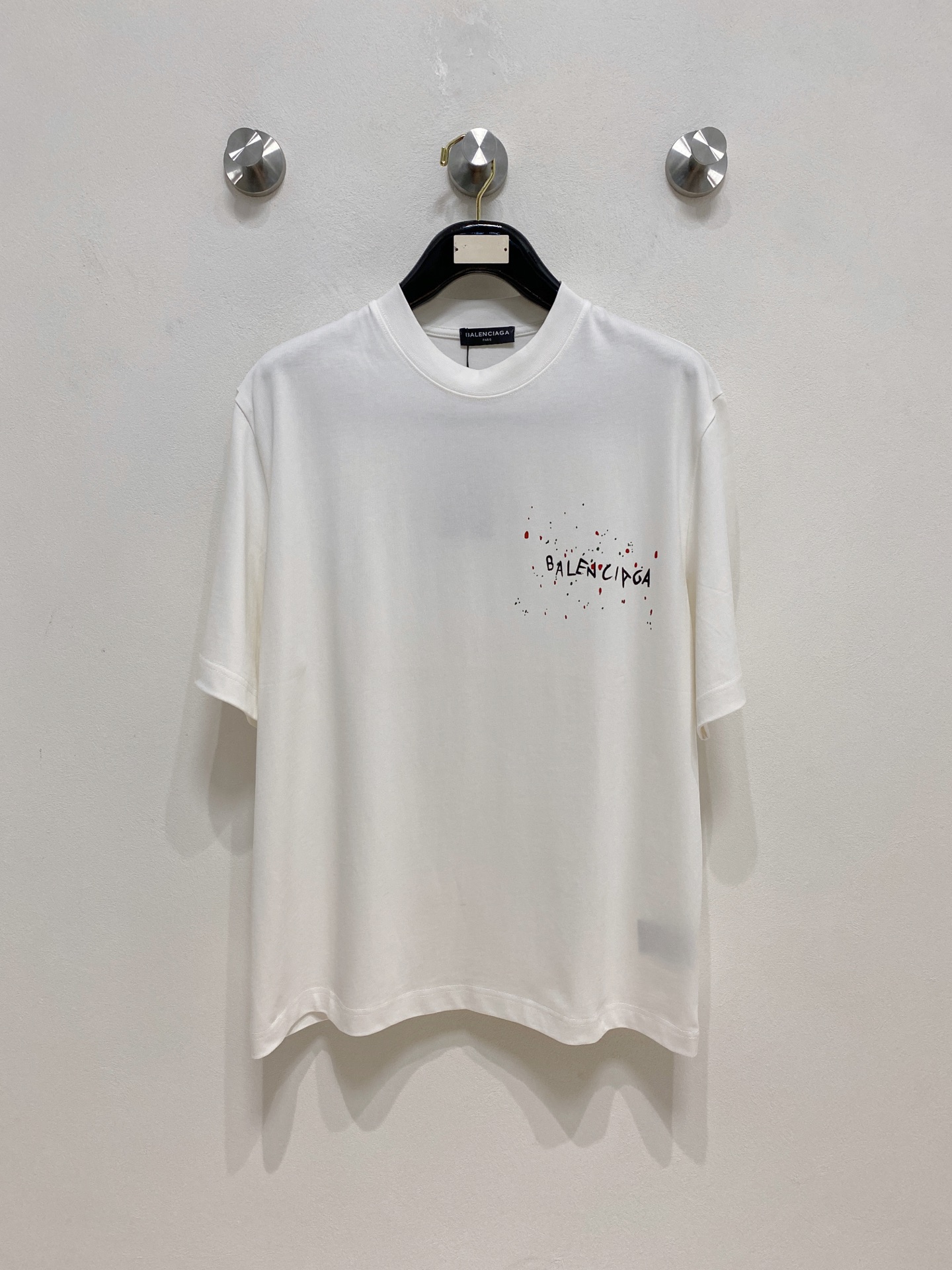 NO:424171,Balenciaga summer new short-sleeved T-shirt, the personalized art series exclusively released on the entire network. The versatile details are perfectly processed and pure cotton fabric is very exquisite. Original fabric. The same high-quality and comfortable hand feels very fashionable and personalized. A super versatile and beautiful look for men and women. S-Xl, balenciaga, T-shirt,tees, t-shirt,alexander wang19860909巴黎世家夏季新款短袖T恤,个性艺术系列全网独家首发 百搭款细节处理完美纯棉面料十分精致 原版面料 网红明星同款高版本 高品质手感非常舒服 时尚又个性 超级百搭好看的一款男女同款颜色S-Xl,,balenciaga,T-shirt,tees，t-shirt,alexander wang,Men's clothing