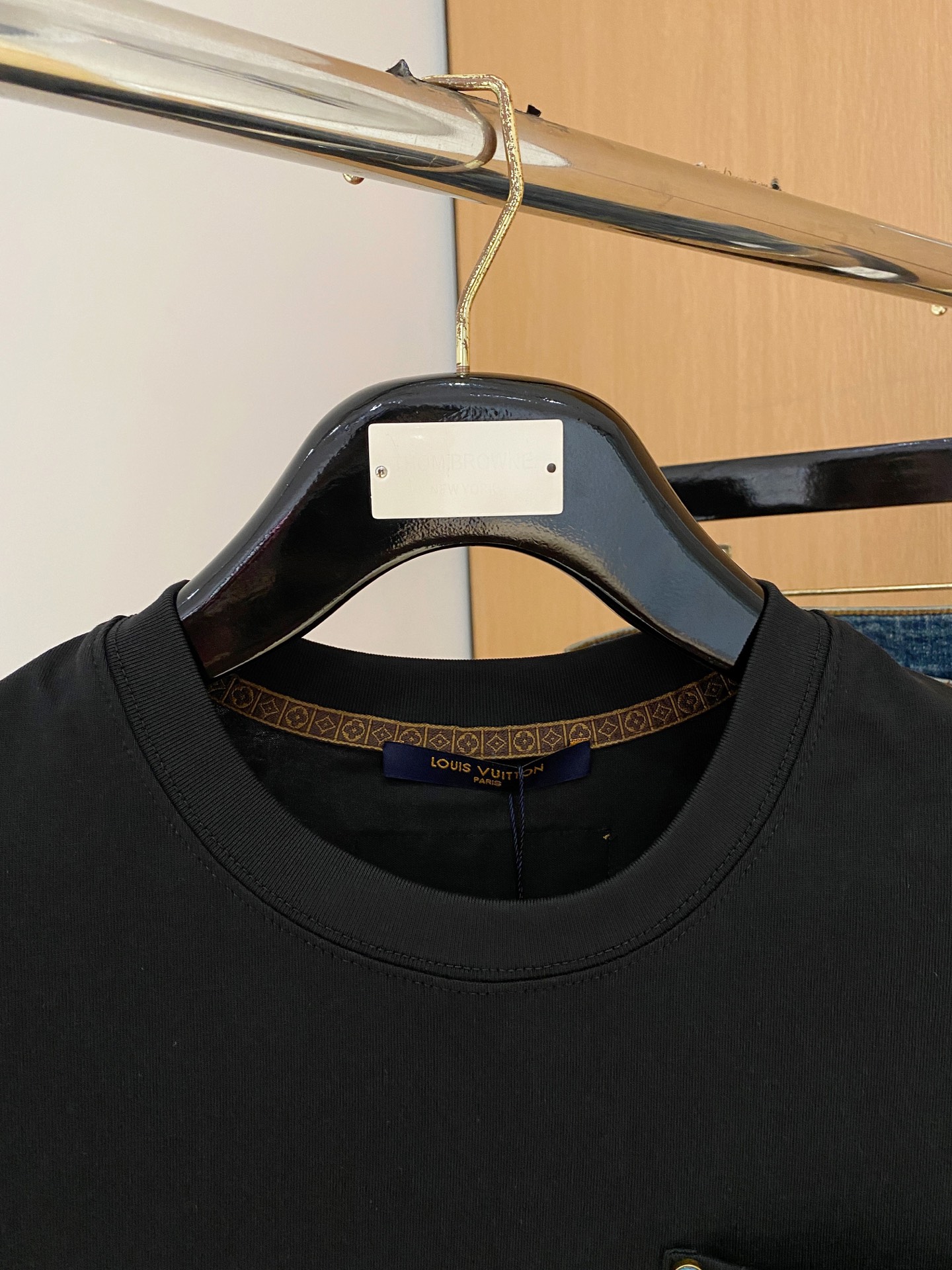 Louis Vuitton Summer Short Sleeve T-Shirt - Unique Artistic Design 3 i1750348595153 5195 0 1
