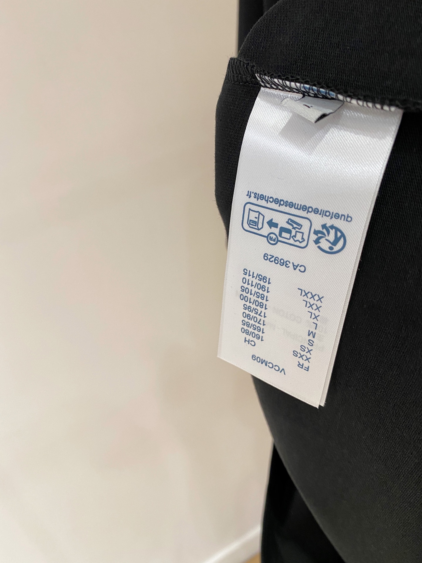 Louis Vuitton Summer Short Sleeve T-Shirt - Unique Artistic Design 9 i1750348596491 4344 0 7