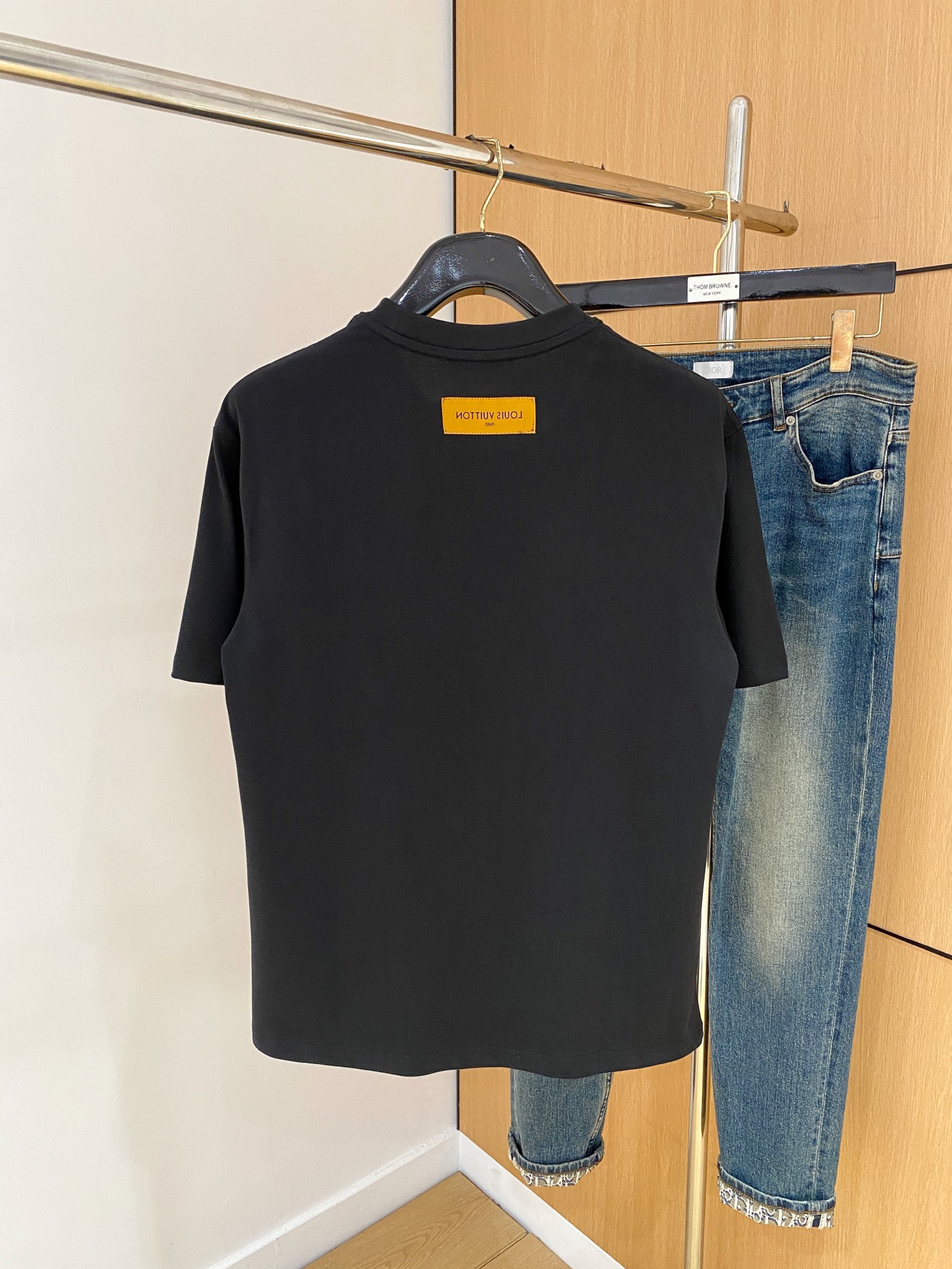 Louis Vuitton Summer Short Sleeve T-Shirt - Unique Artistic Design 10 i1750348596539 4521 0 8
