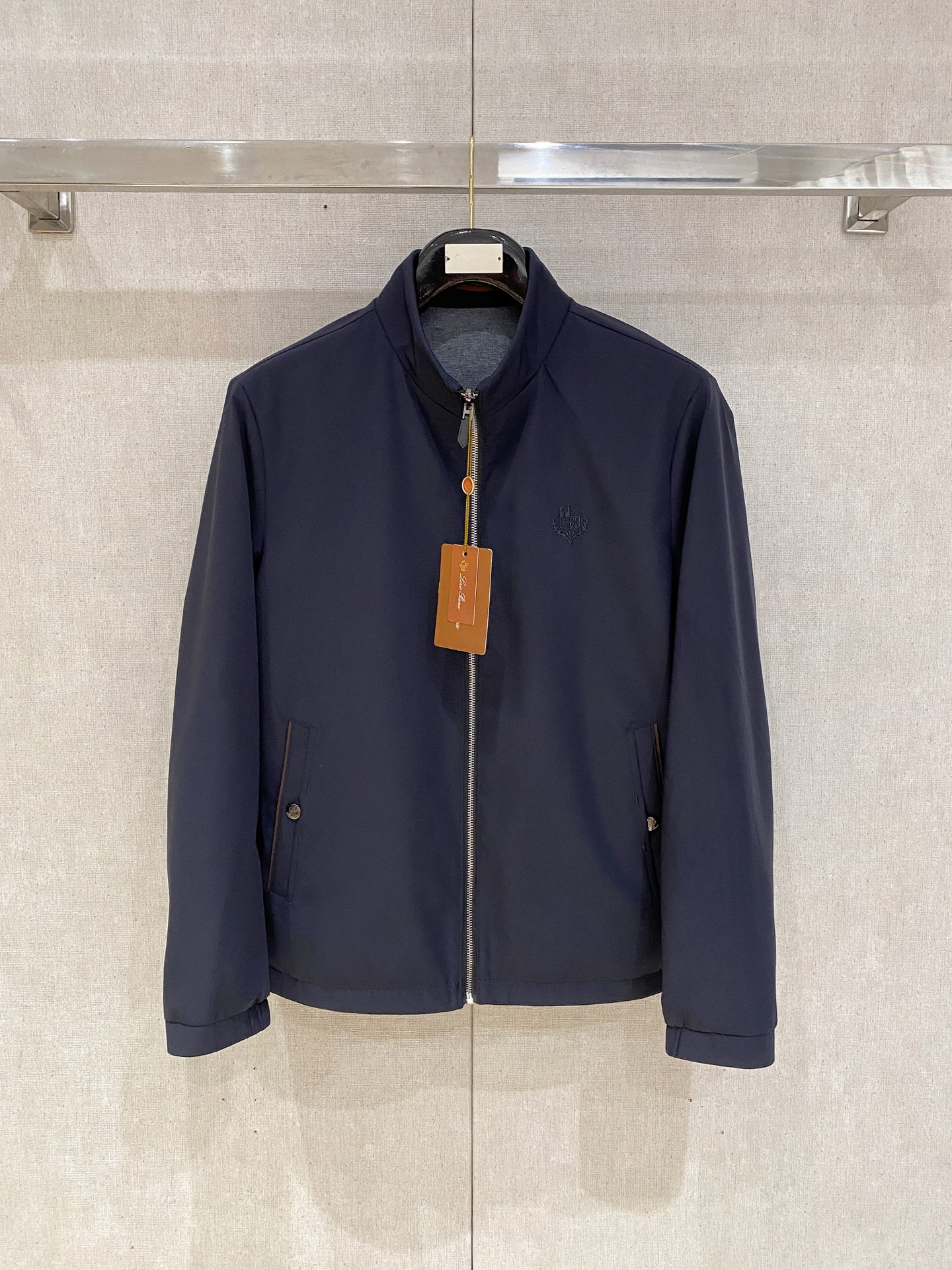 NO:462648,LP new autumn and winter original single and double-sided jacket, classic hot version, simple and fashionable and versatile, soft and delicate, comfortable upper body, customer-supplied original imported engraving hardware accessories, made in OEM, fine factory code M-4XL, loro piano, jackets & coats, alexander wang19860909LP 秋冬新款原单双面穿外套 经典爆款版本 简洁时尚百搭 手感柔软细腻 上身舒适 客供原版进口刻字五金辅料配件,代工厂精细做 码数M-4XL,,loro piana,jackets & coats,alexander wang,Men's clothing