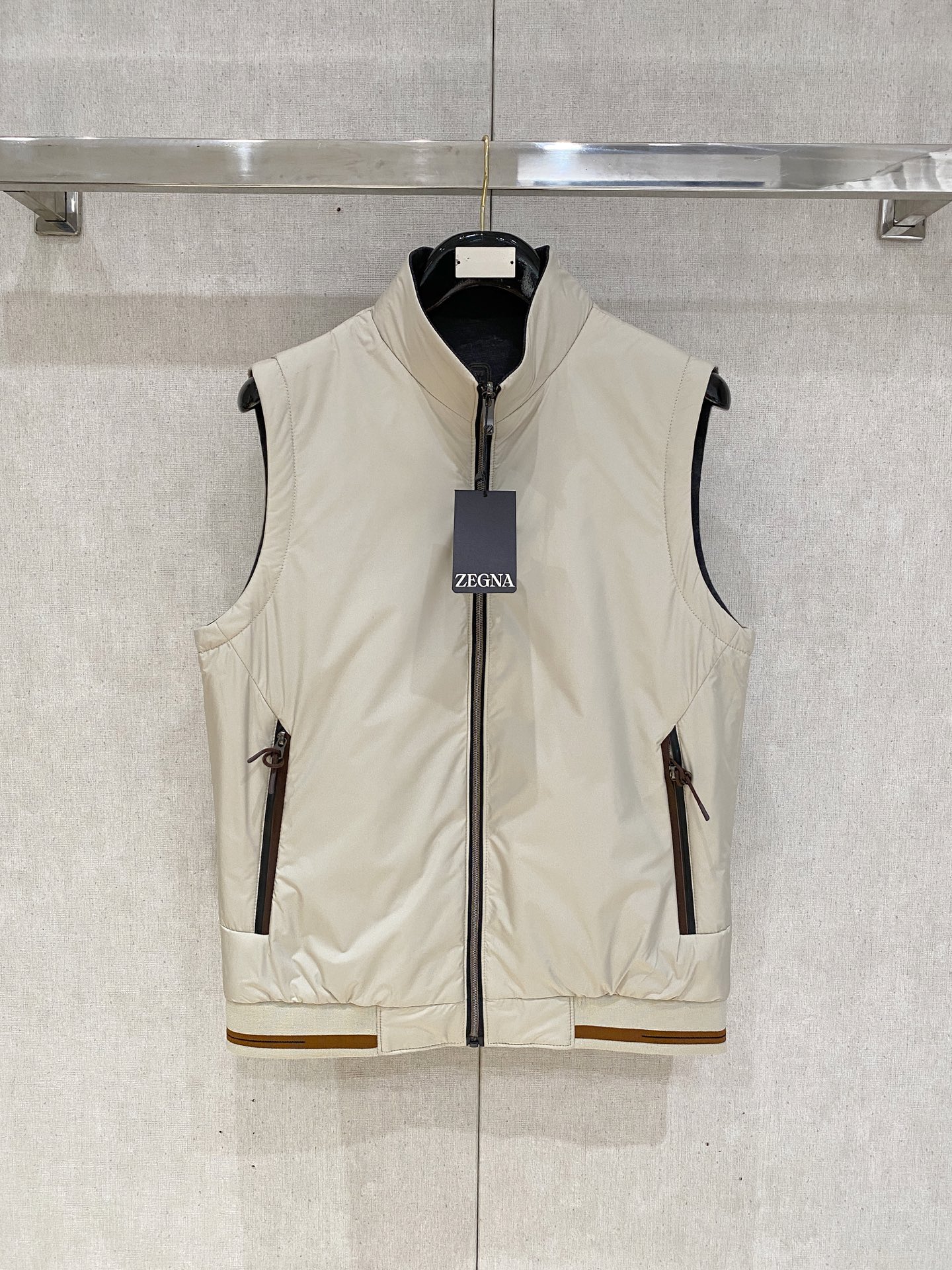 NO:462640,Zegna new autumn and winter original single and double-sided vest classic hot version simple and fashionable versatile feel soft and delicate, comfortable upper body, customer-supplied original imported engraving hardware accessories, made in OEM fine factory code M-4XL, zegna, alexander wang19860909Zegna 杰尼亚 秋冬新款原单双面穿马甲 经典爆款版本 简洁时尚百搭 手感柔软细腻 上身舒适 客供原版进口刻字五金辅料配件,代工厂精细做 码数M-4XL,,zegna,alexander wang,Men's clothing