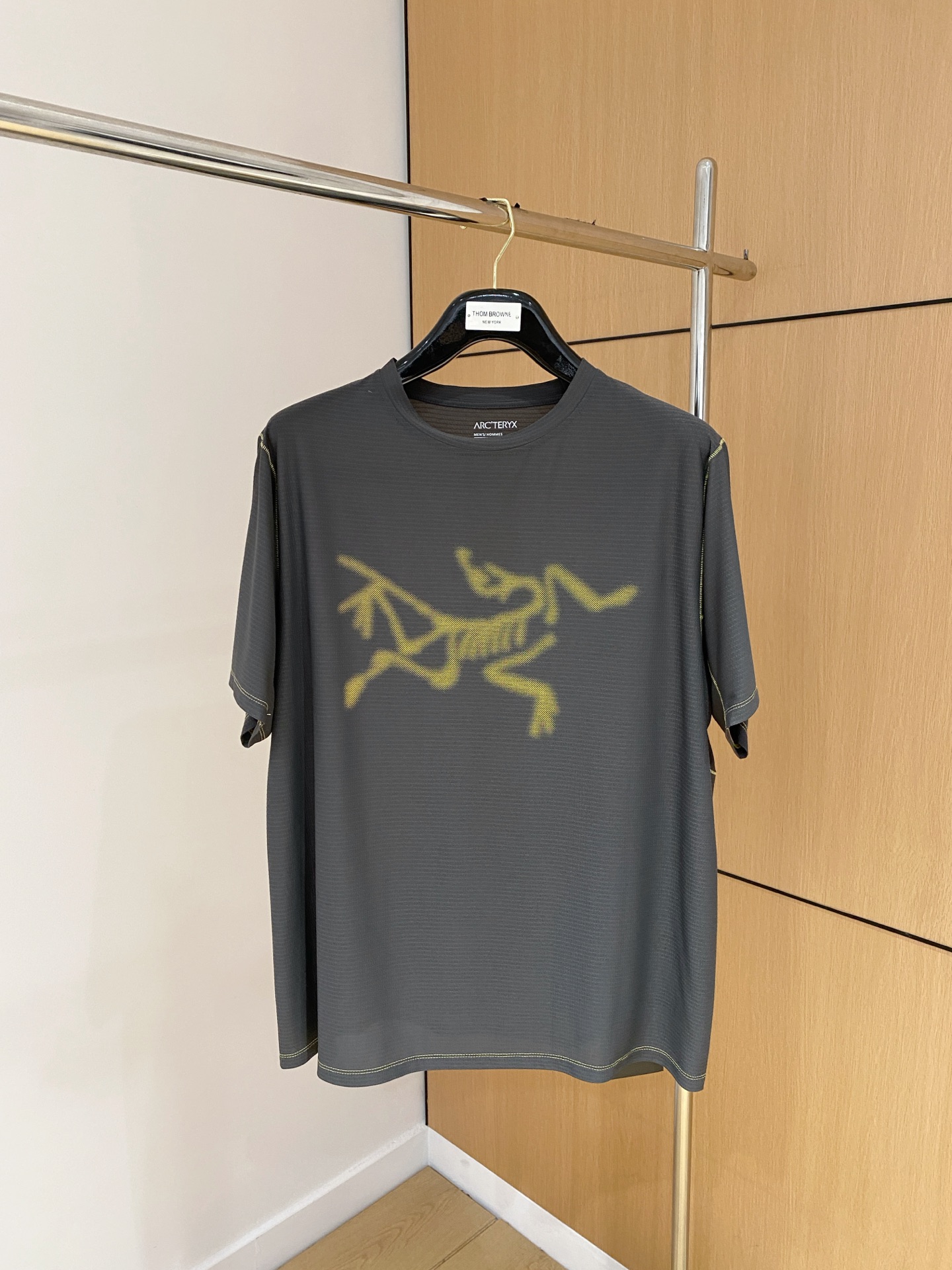 NO:465048,Archaeoptera Bird, 2025's latest short-sleeved T-shirt, top-grade printed letter pattern logo on the chest, fabric cotton, comfortable and soft, handsome and fashionable, code number XS-L, arc'teryx, T-shirt, tees, t-shirt, alexander wang19860909始祖鸟、2025最新款短袖T恤,胸前顶级印花字母图案logo,面料棉 舒适柔软,帅气时尚,码数XS-L,arc'teryx,T-shirt,tees，t-shirt,alexander wang,Men's clothing